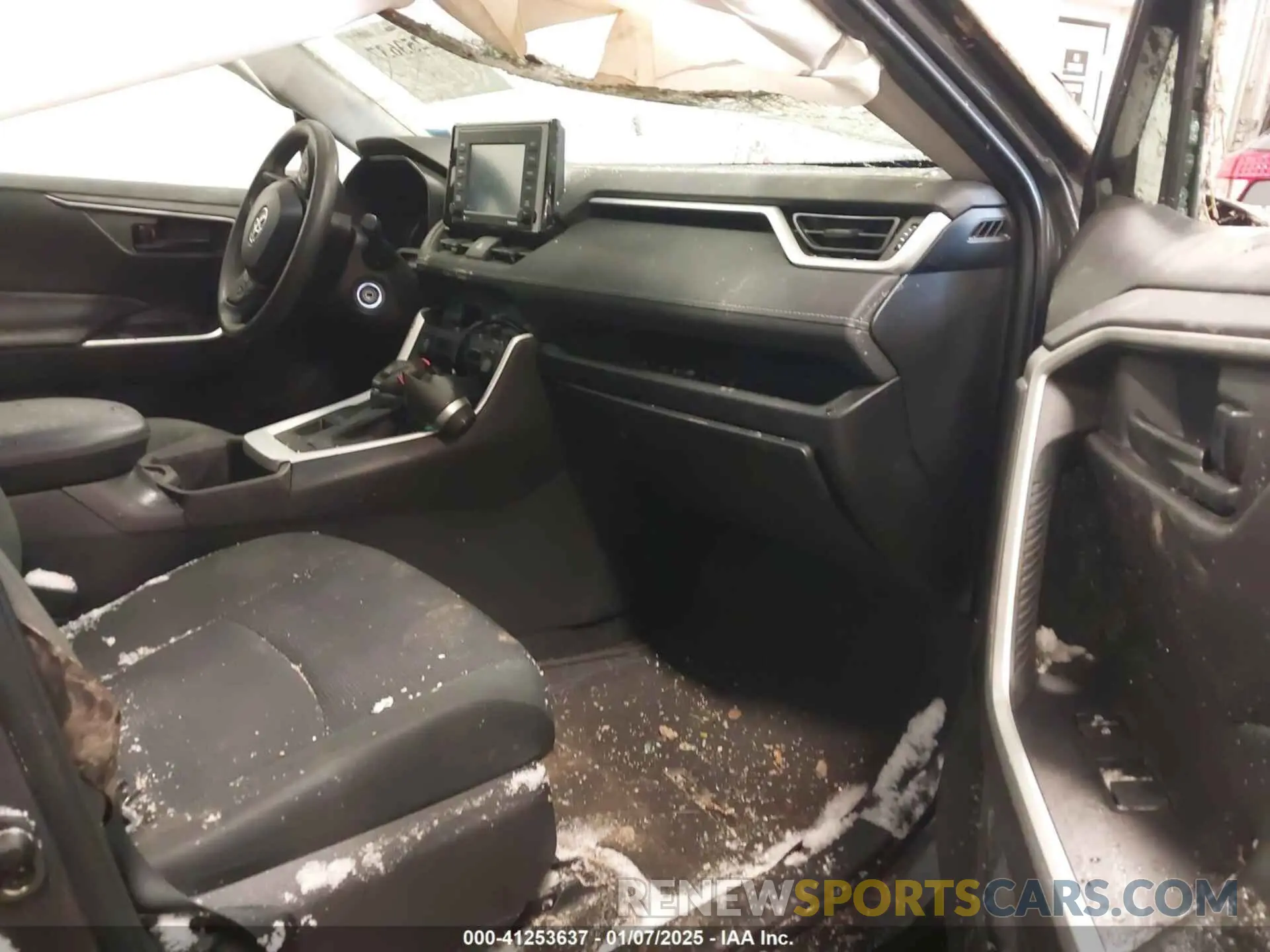5 Photograph of a damaged car 2T3F1RFV0NW301868 TOYOTA RAV4 2022