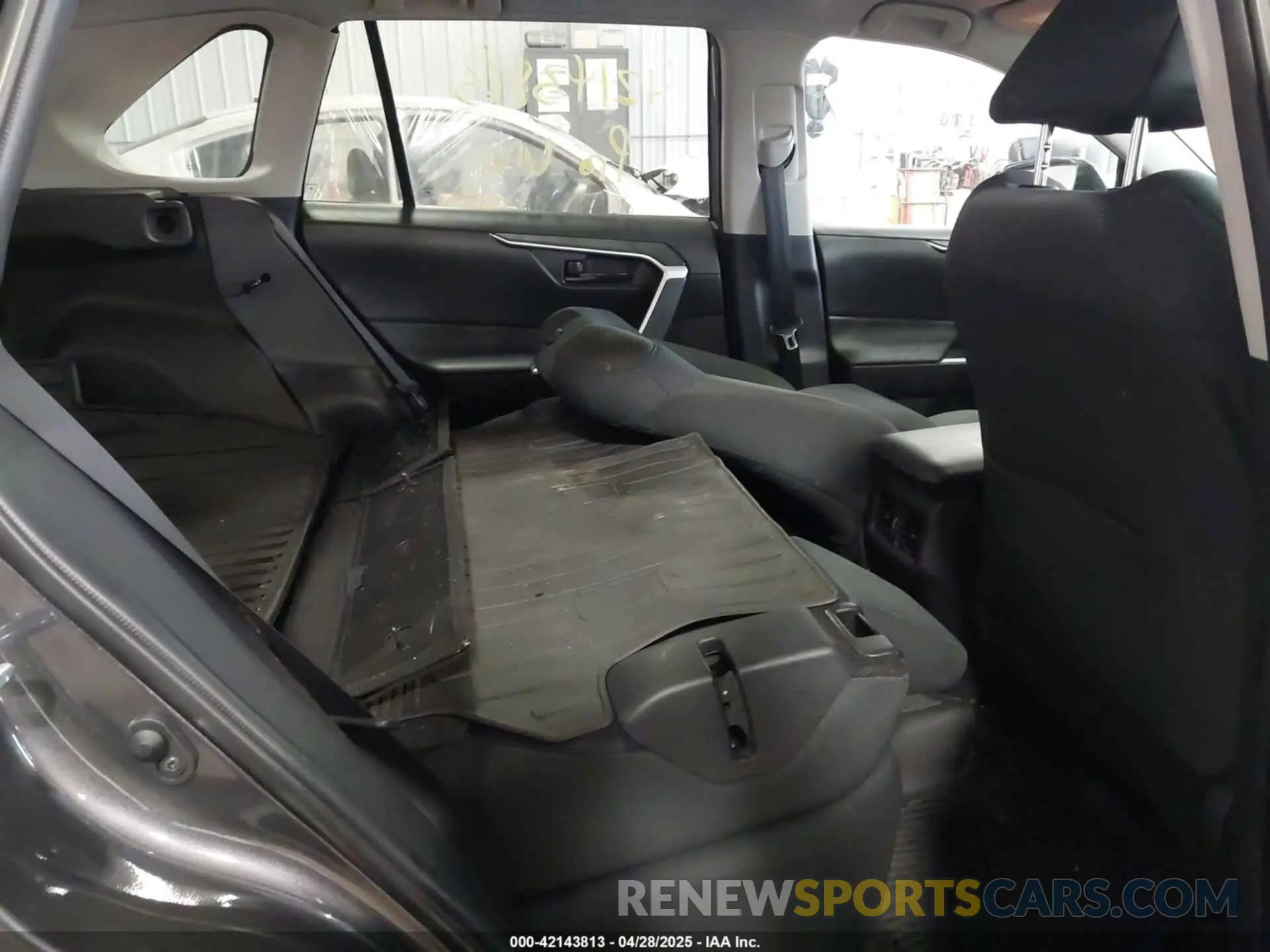 8 Photograph of a damaged car 2T3F1RFV1NC302089 TOYOTA RAV4 2022