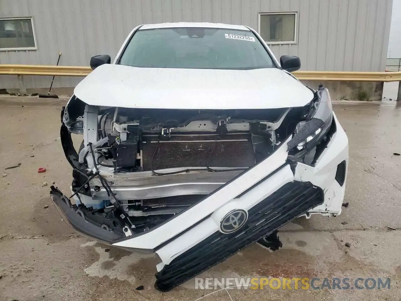 5 Photograph of a damaged car 2T3F1RFV1NW313740 TOYOTA RAV4 2022