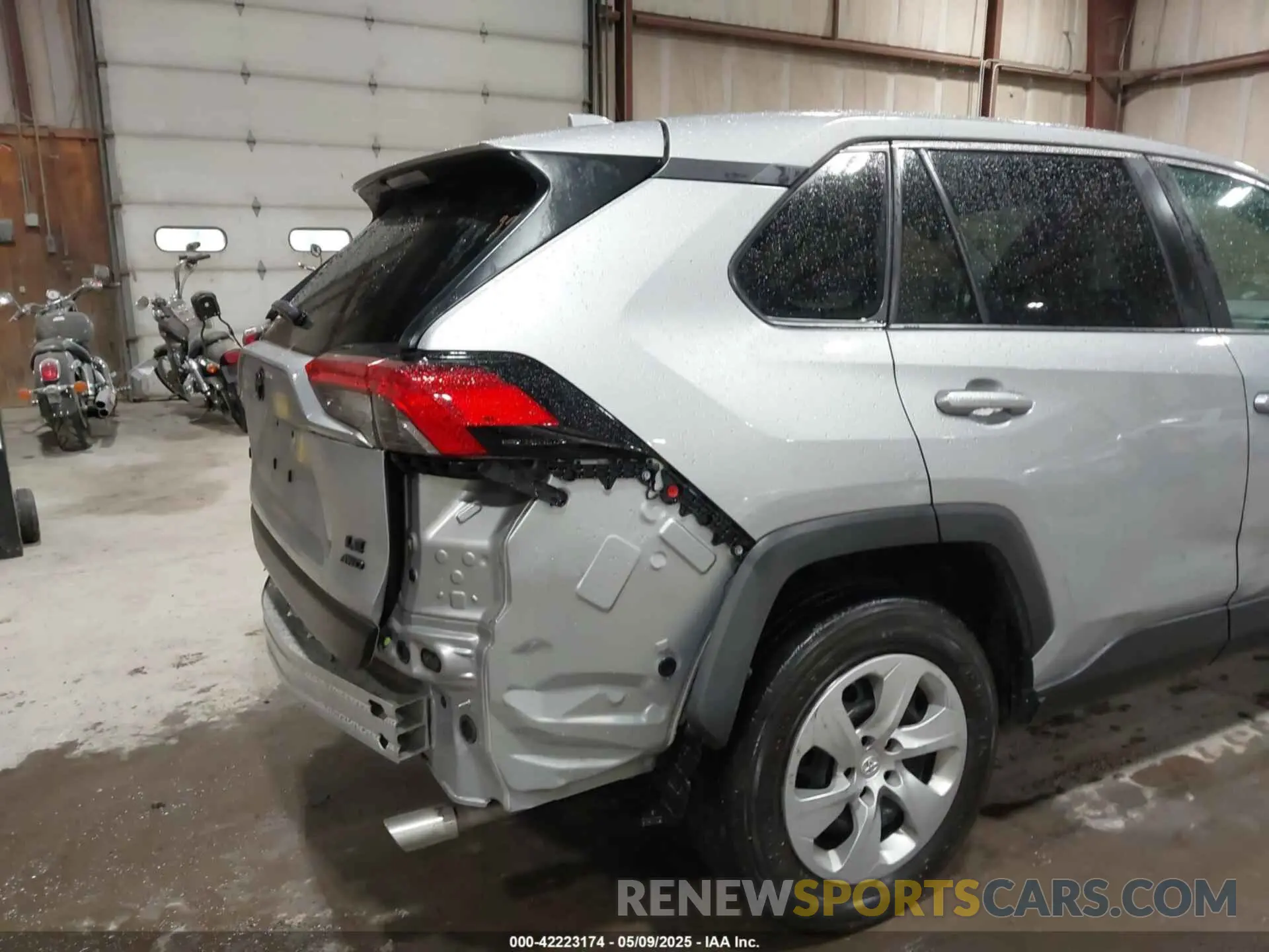 19 Photograph of a damaged car 2T3F1RFV1NW314354 TOYOTA RAV4 2022