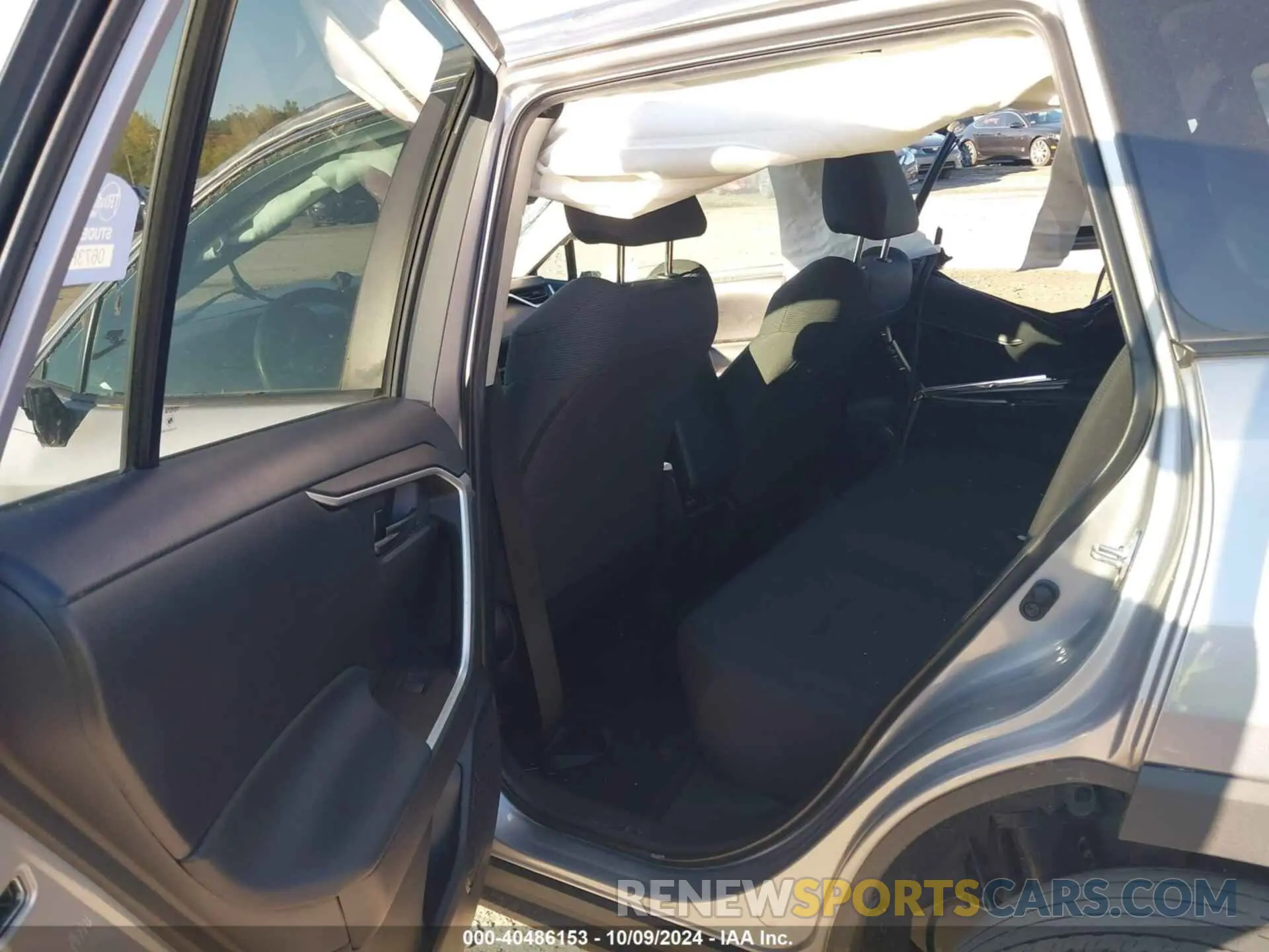 8 Photograph of a damaged car 2T3F1RFV2NC258281 TOYOTA RAV4 2022