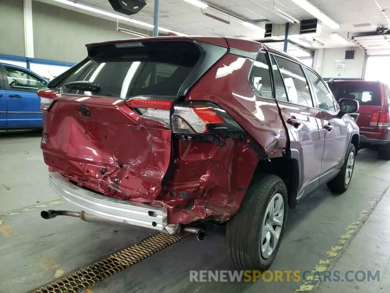 4 Photograph of a damaged car 2T3F1RFV3NW252259 TOYOTA RAV4 2022