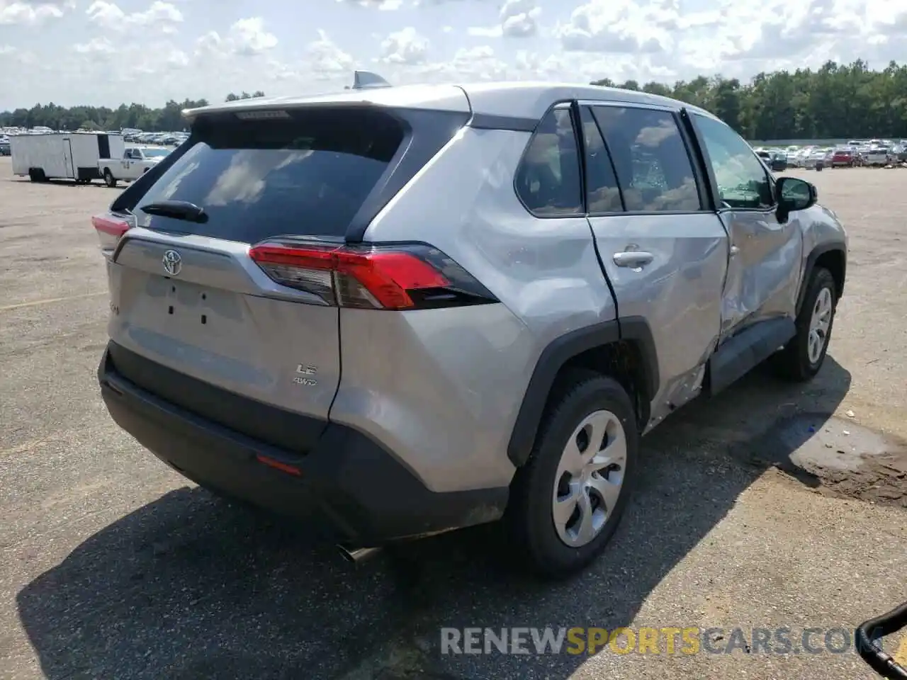 4 Photograph of a damaged car 2T3F1RFV3NW262919 TOYOTA RAV4 2022