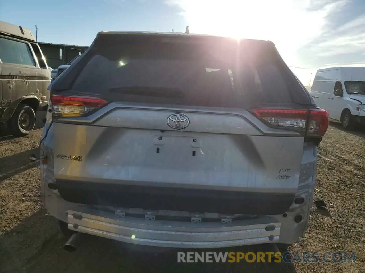6 Photograph of a damaged car 2T3F1RFV3NW284953 TOYOTA RAV4 2022