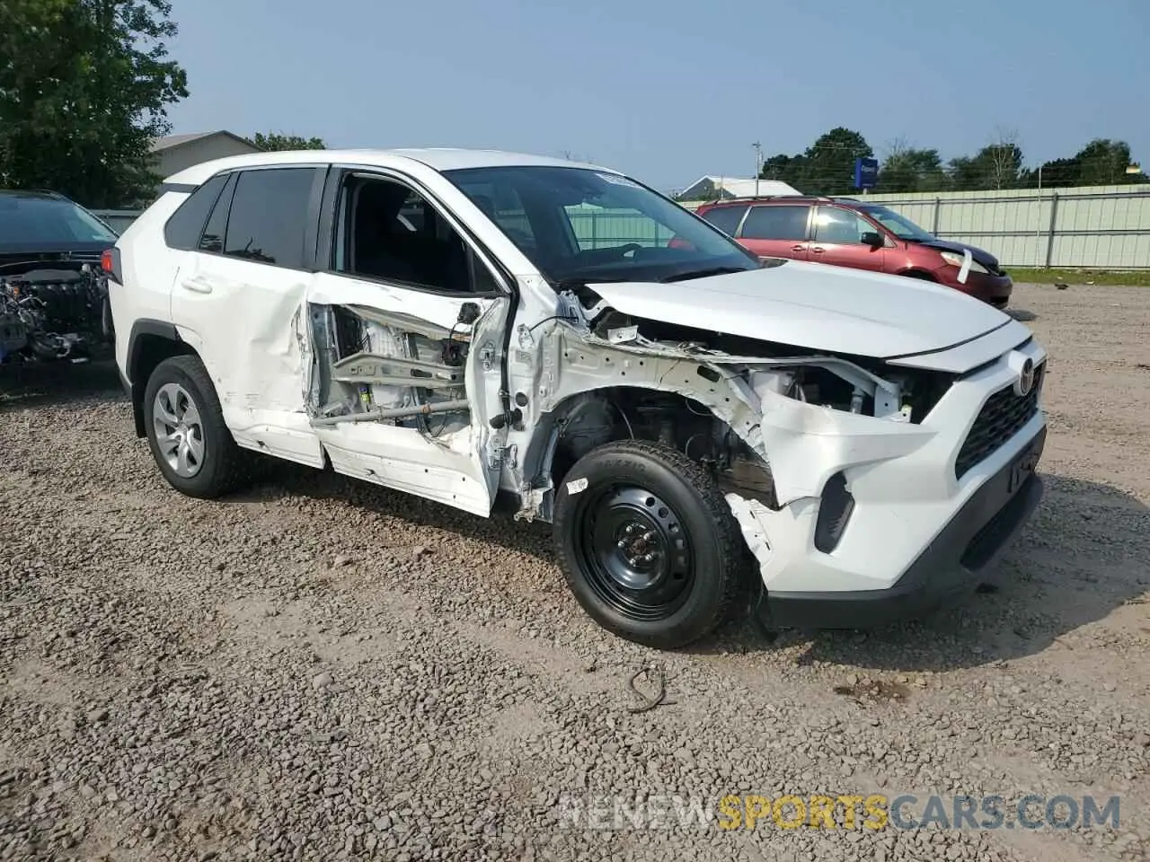 4 Photograph of a damaged car 2T3F1RFV3NW319524 TOYOTA RAV4 2022