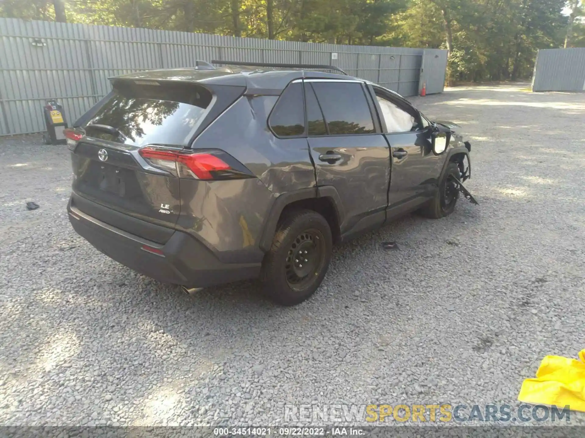 4 Photograph of a damaged car 2T3F1RFV4NC270433 TOYOTA RAV4 2022