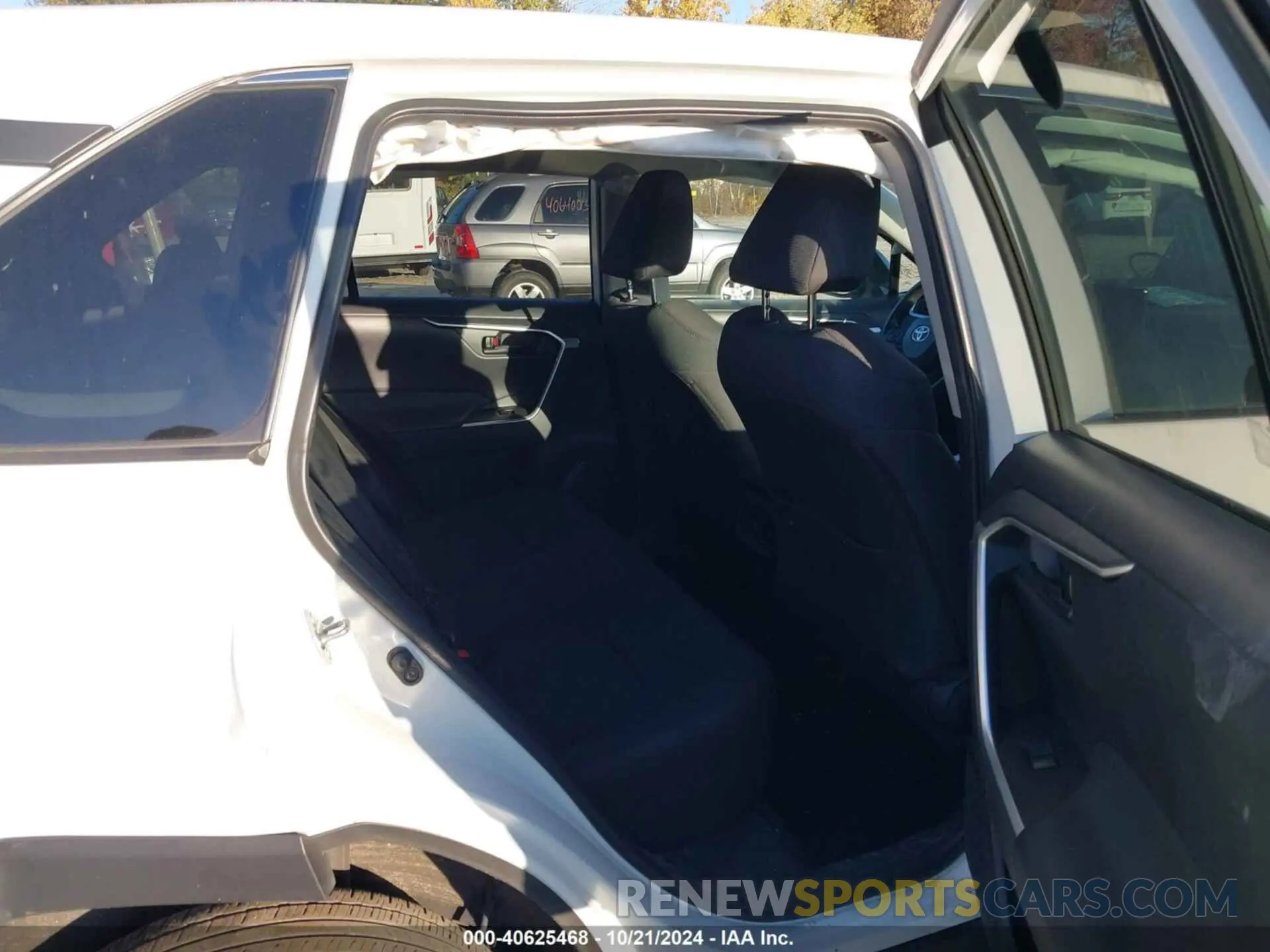 8 Photograph of a damaged car 2T3F1RFV4NC318285 TOYOTA RAV4 2022
