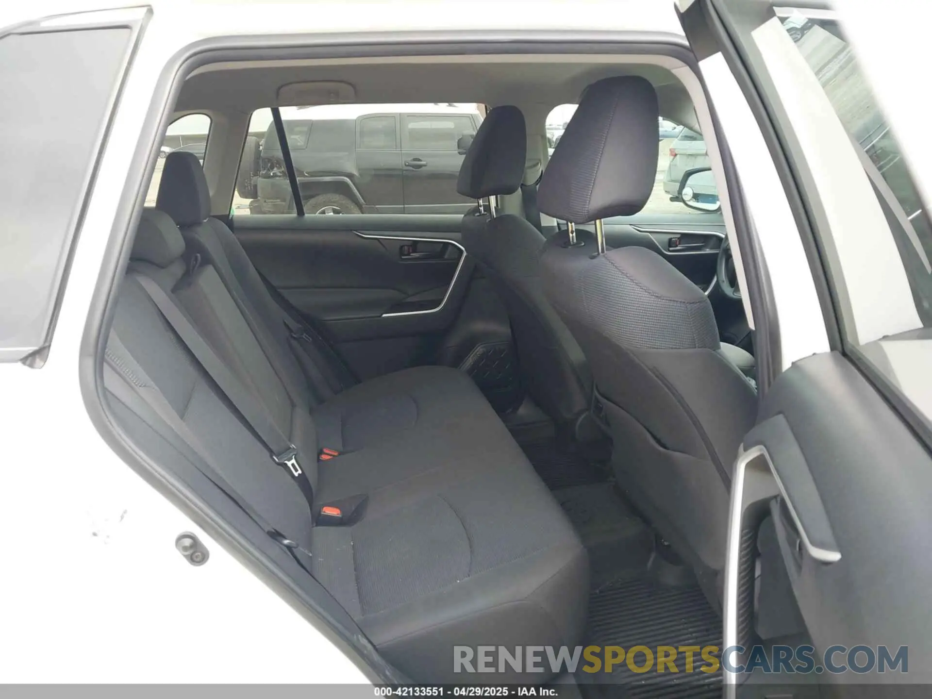 8 Photograph of a damaged car 2T3F1RFV5NC311314 TOYOTA RAV4 2022