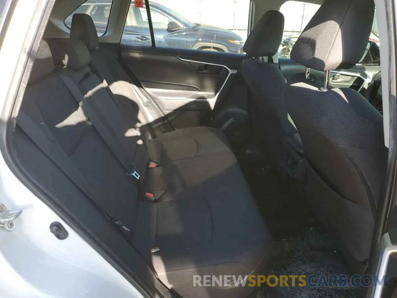 11 Photograph of a damaged car 2T3F1RFV6NC310754 TOYOTA RAV4 2022
