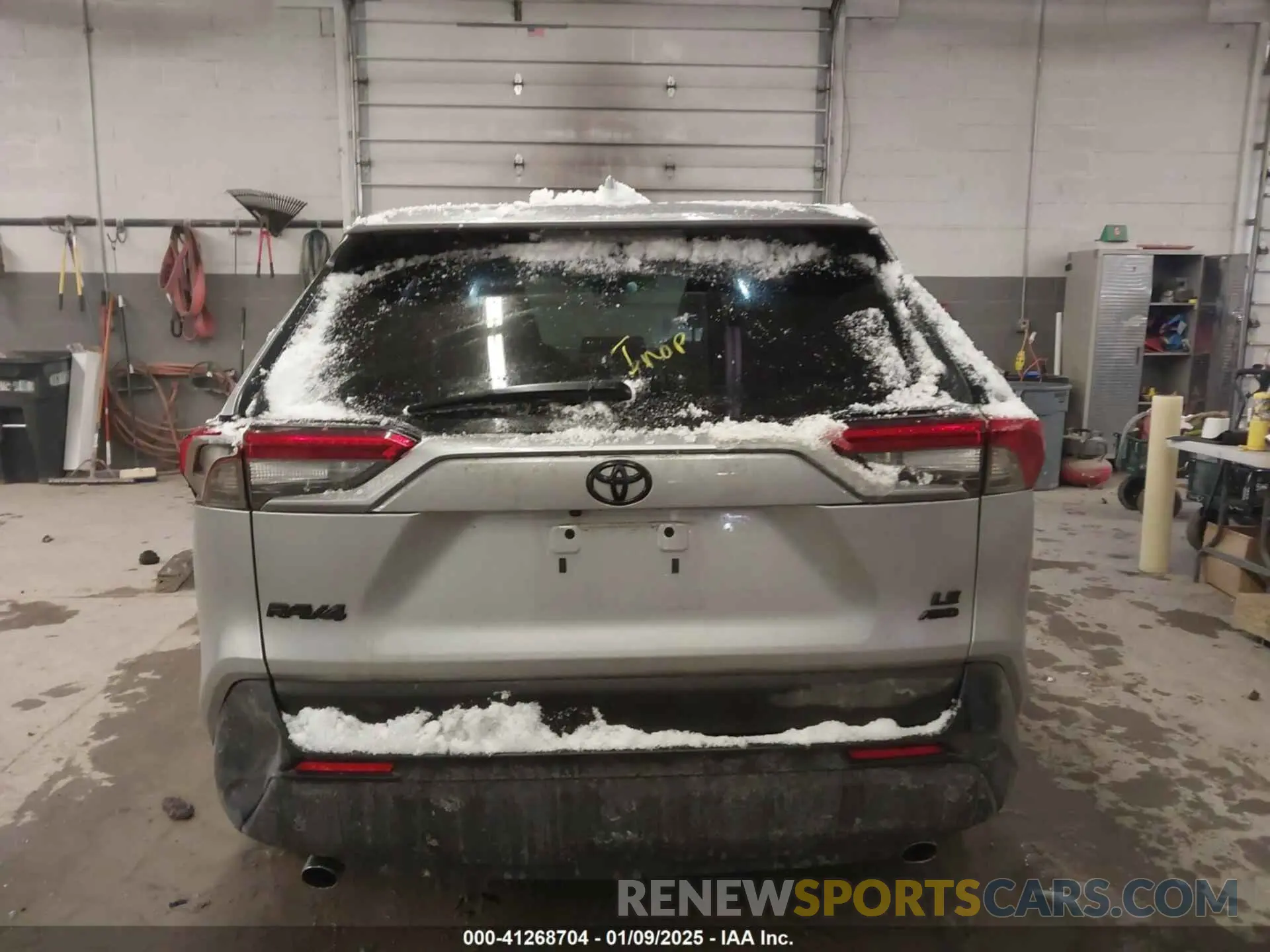 16 Photograph of a damaged car 2T3F1RFV6NW266138 TOYOTA RAV4 2022