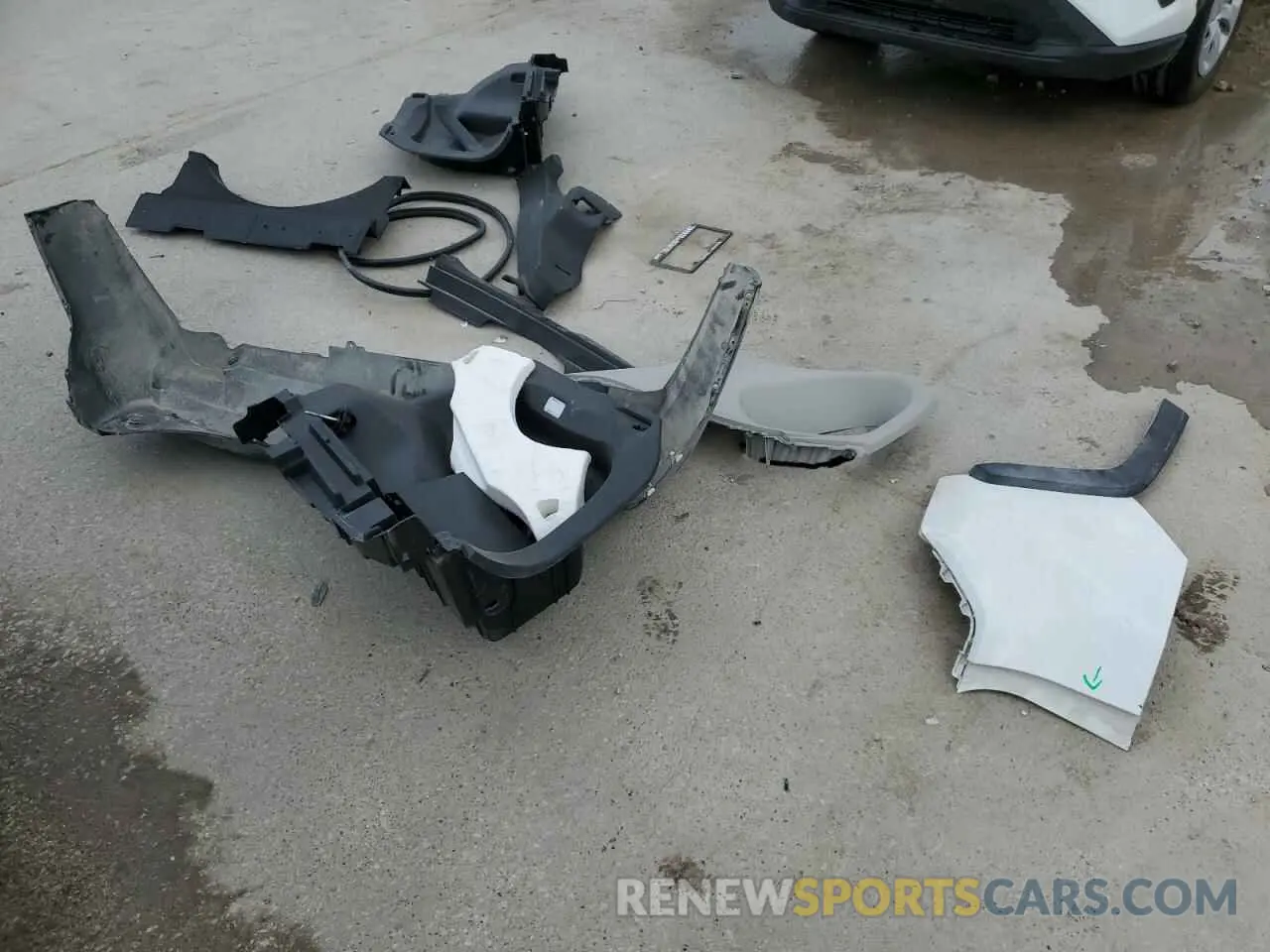 13 Photograph of a damaged car 2T3F1RFV8NW319082 TOYOTA RAV4 2022