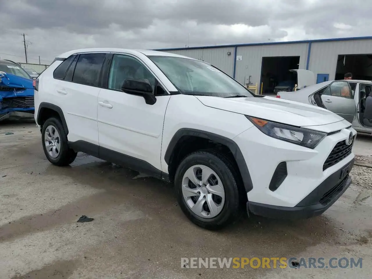 4 Photograph of a damaged car 2T3F1RFV8NW319082 TOYOTA RAV4 2022