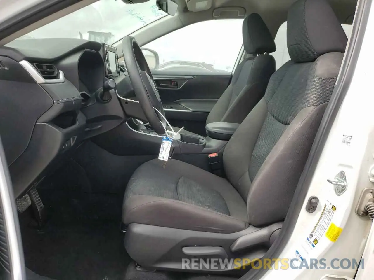 7 Photograph of a damaged car 2T3F1RFV8NW319082 TOYOTA RAV4 2022