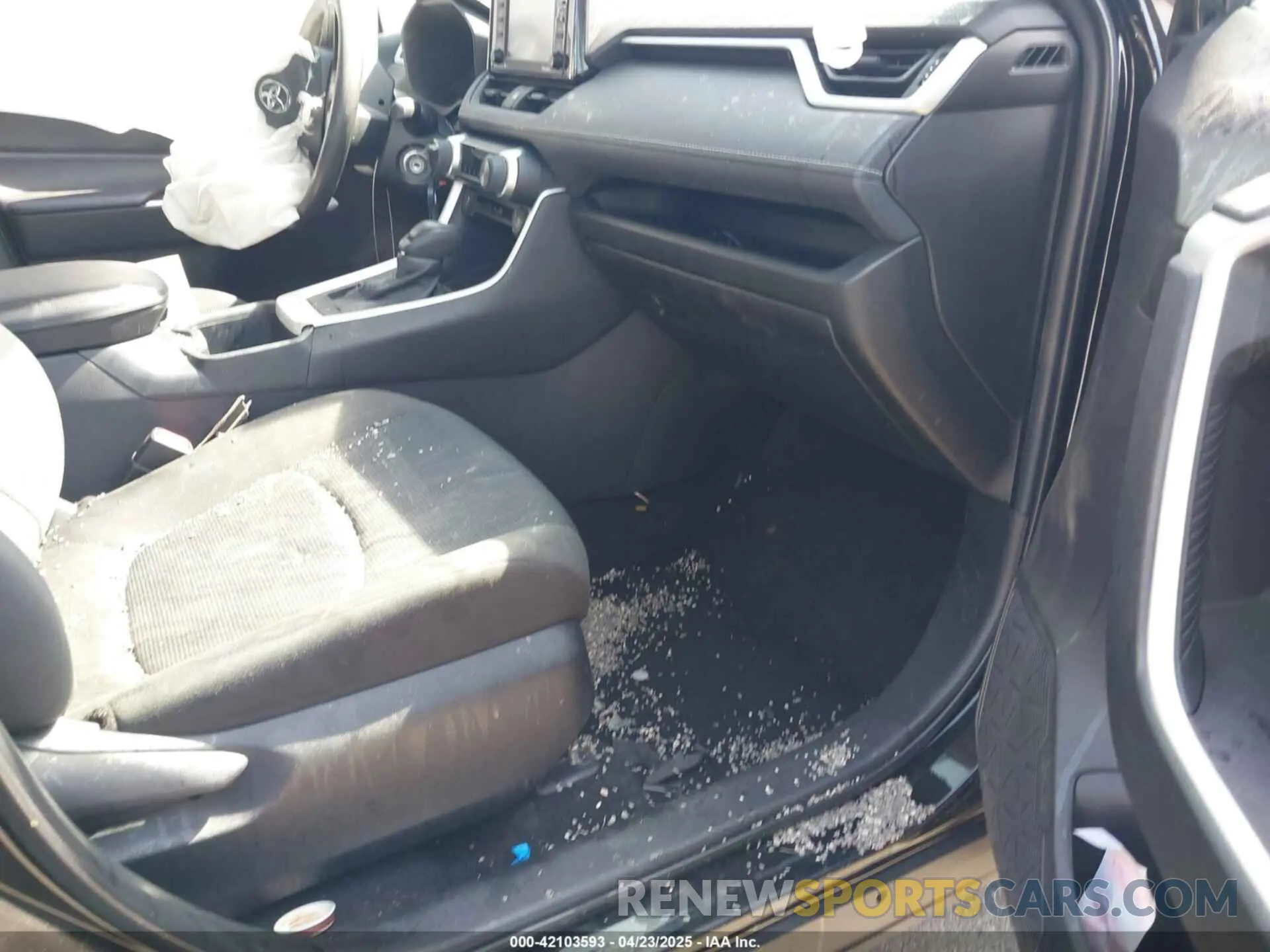 5 Photograph of a damaged car 2T3F1RFV9NC269164 TOYOTA RAV4 2022