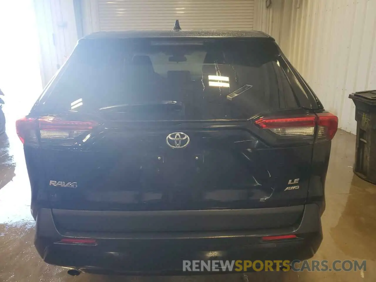 6 Photograph of a damaged car 2T3F1RFV9NW301142 TOYOTA RAV4 2022