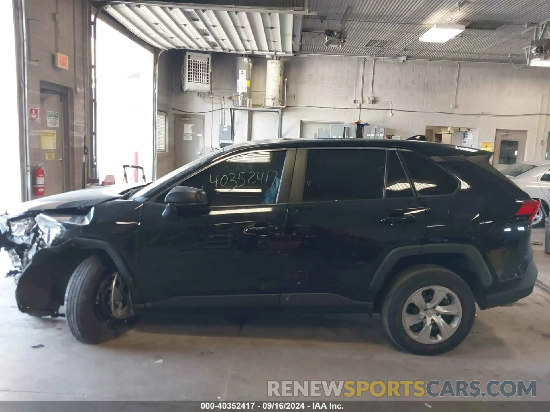 14 Photograph of a damaged car 2T3F1RFVXNC287785 TOYOTA RAV4 2022