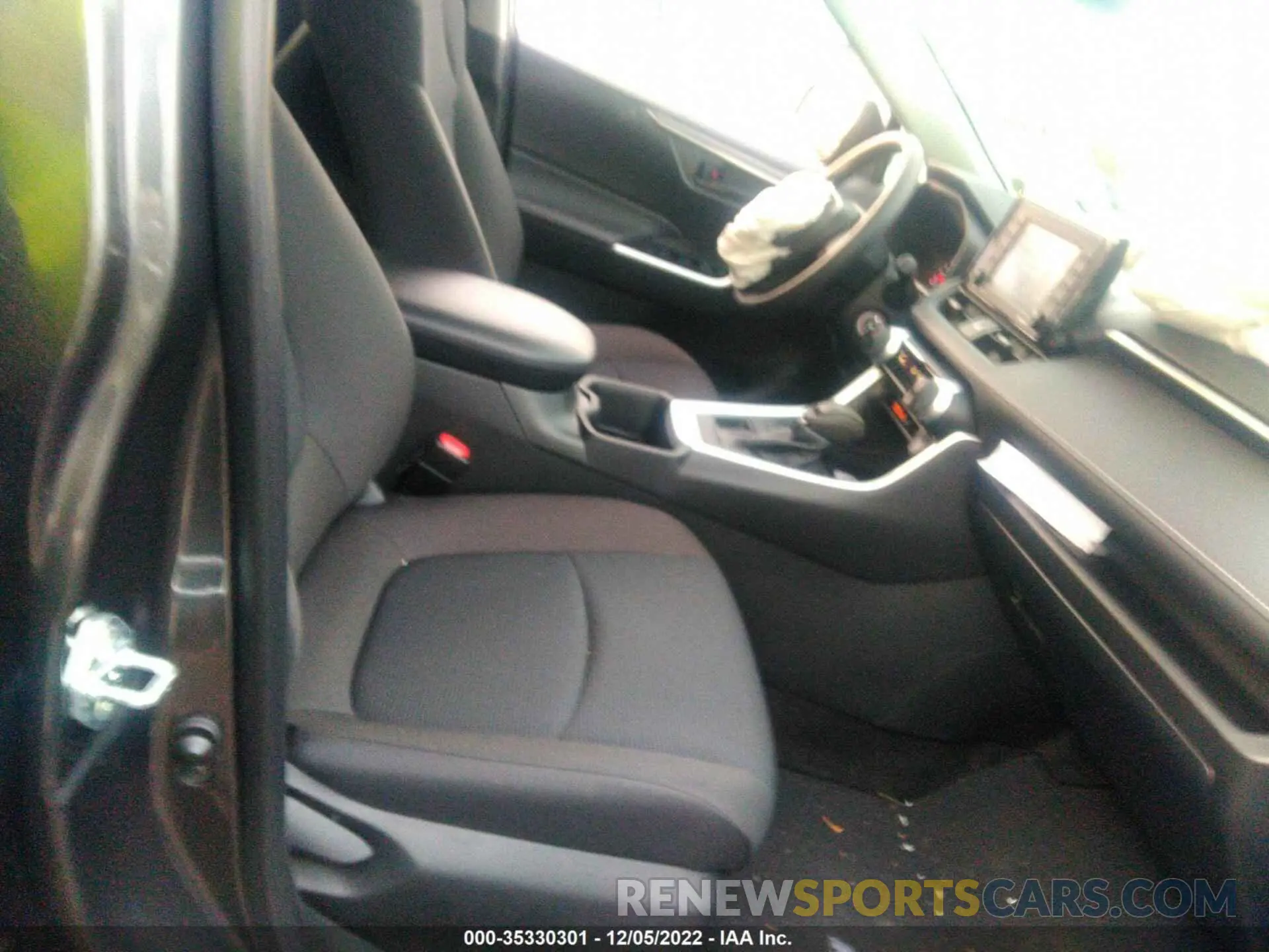 5 Photograph of a damaged car 2T3G1RFV1NC307801 TOYOTA RAV4 2022