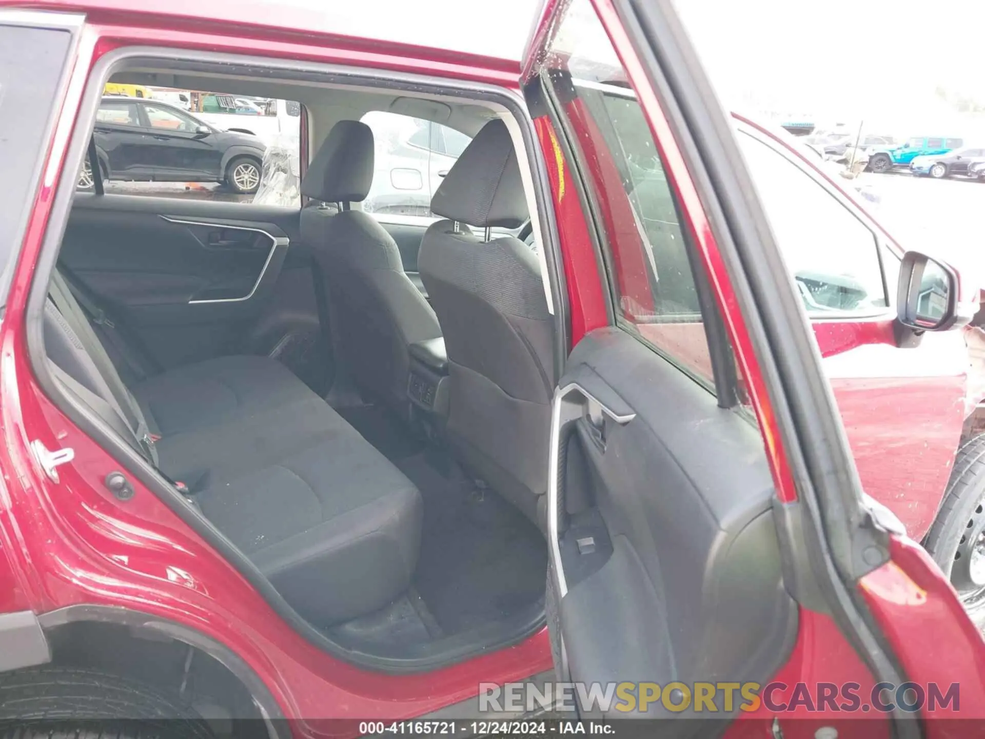 8 Photograph of a damaged car 2T3G1RFV2NW252113 TOYOTA RAV4 2022
