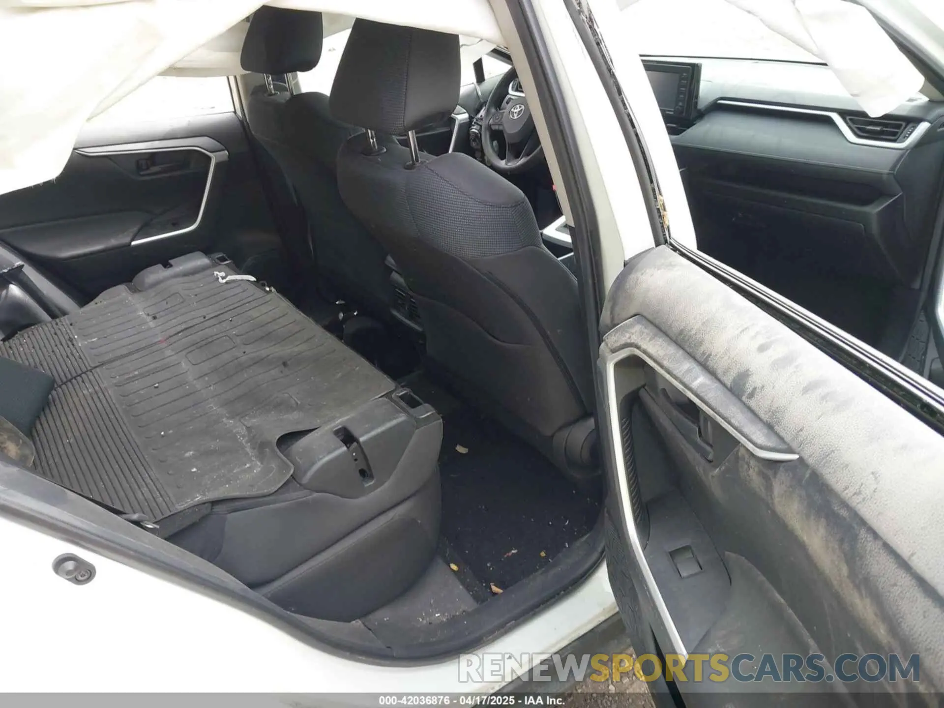 8 Photograph of a damaged car 2T3G1RFV4NW289230 TOYOTA RAV4 2022