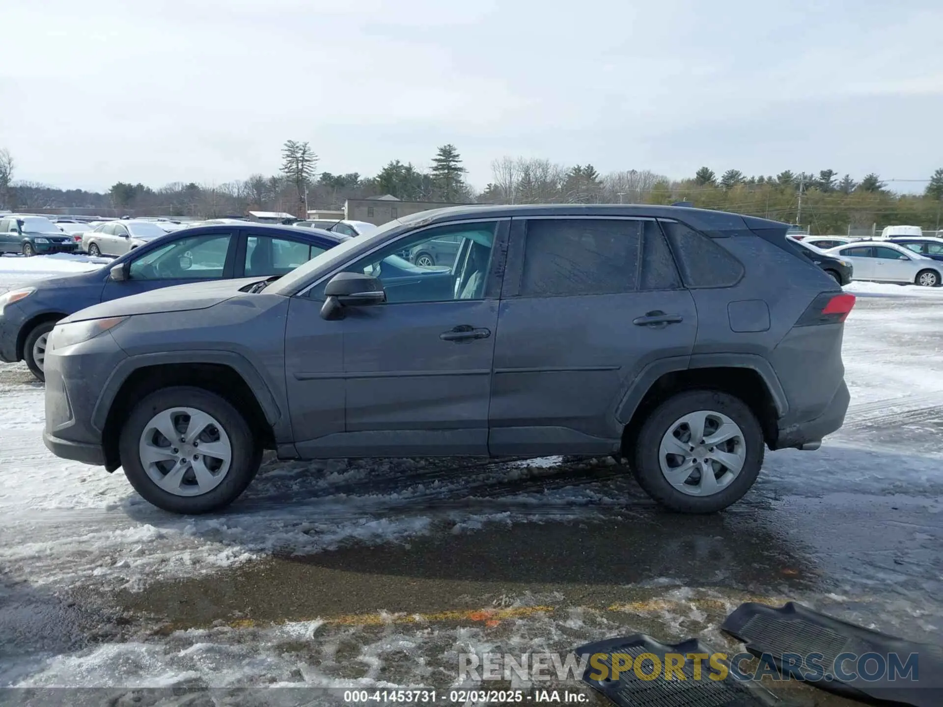 14 Photograph of a damaged car 2T3G1RFV5NC272602 TOYOTA RAV4 2022
