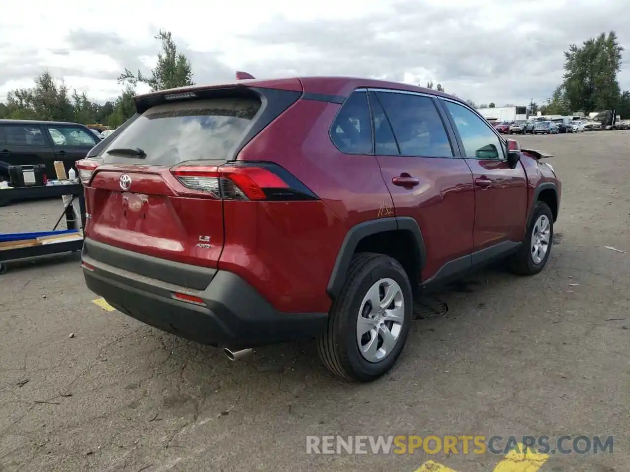 4 Photograph of a damaged car 2T3G1RFV5NW283940 TOYOTA RAV4 2022