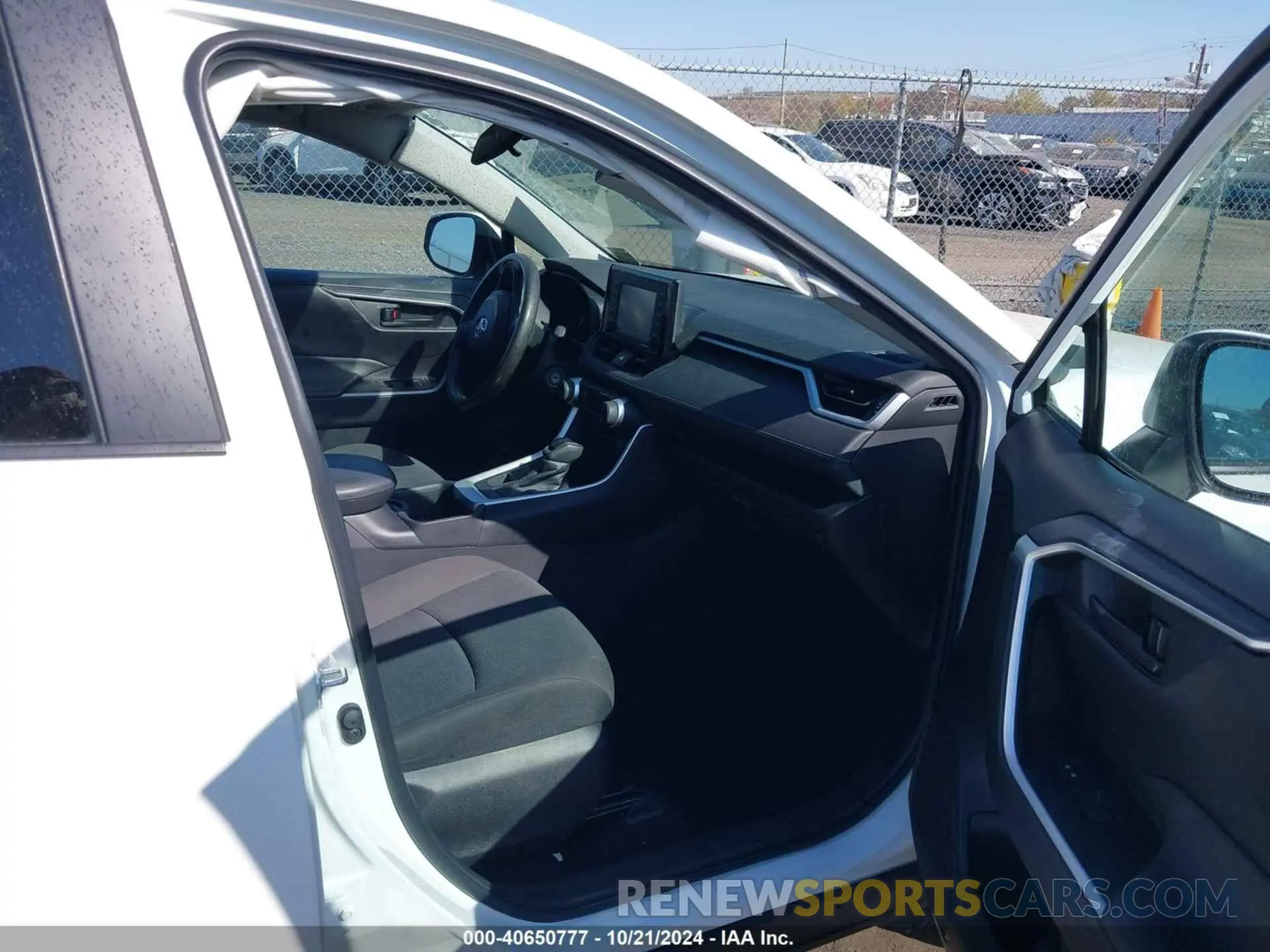 5 Photograph of a damaged car 2T3G1RFV6NW318114 TOYOTA RAV4 2022