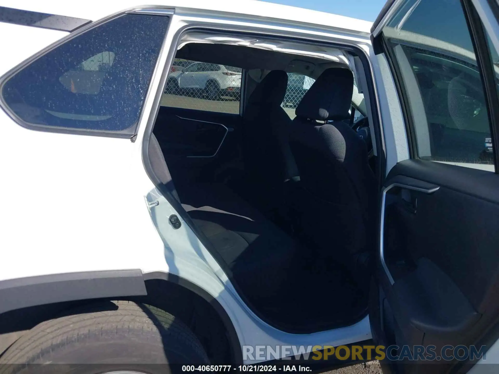 8 Photograph of a damaged car 2T3G1RFV6NW318114 TOYOTA RAV4 2022