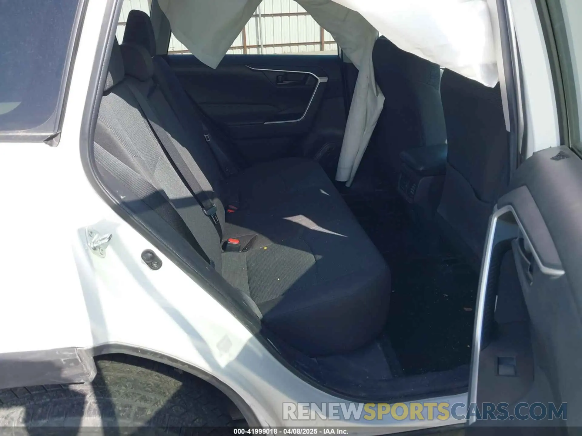 8 Photograph of a damaged car 2T3G1RFV8NC257124 TOYOTA RAV4 2022