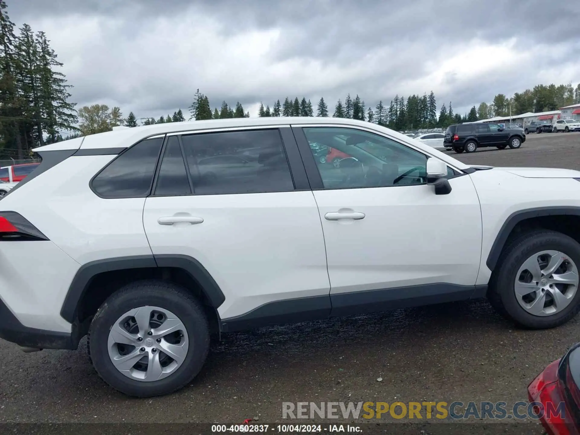 13 Photograph of a damaged car 2T3G1RFV8NC273632 TOYOTA RAV4 2022
