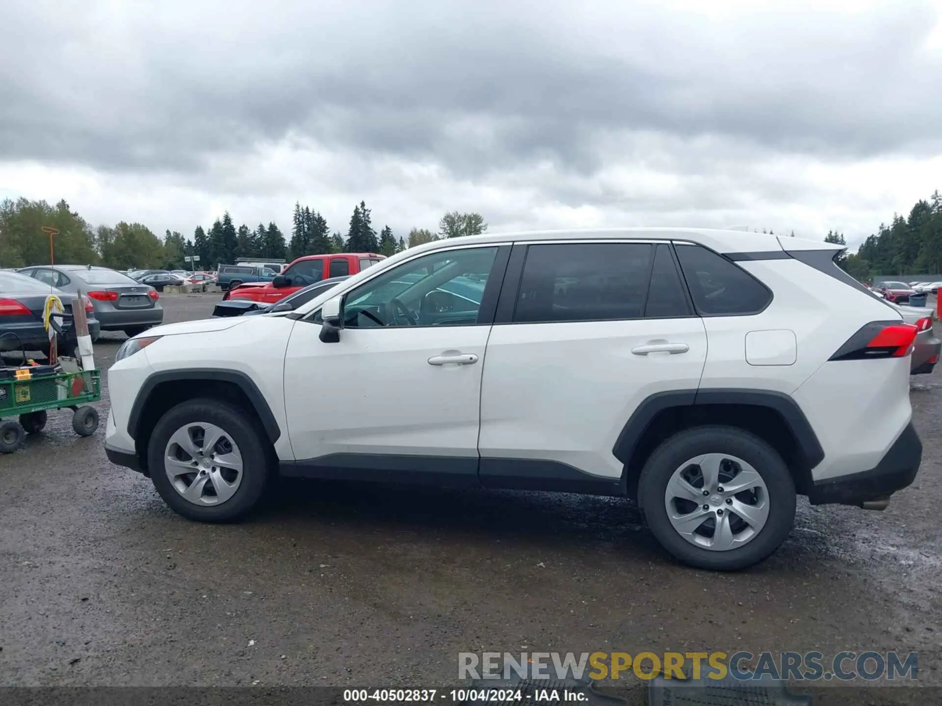 14 Photograph of a damaged car 2T3G1RFV8NC273632 TOYOTA RAV4 2022