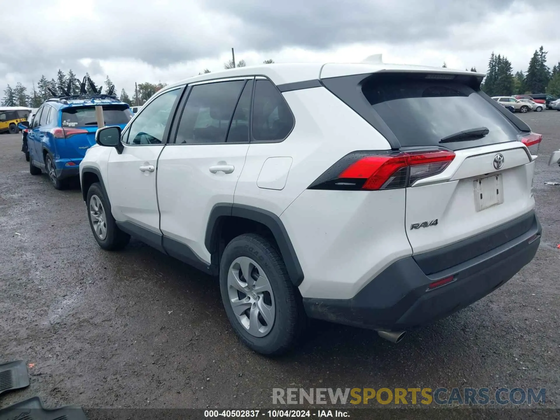 3 Photograph of a damaged car 2T3G1RFV8NC273632 TOYOTA RAV4 2022