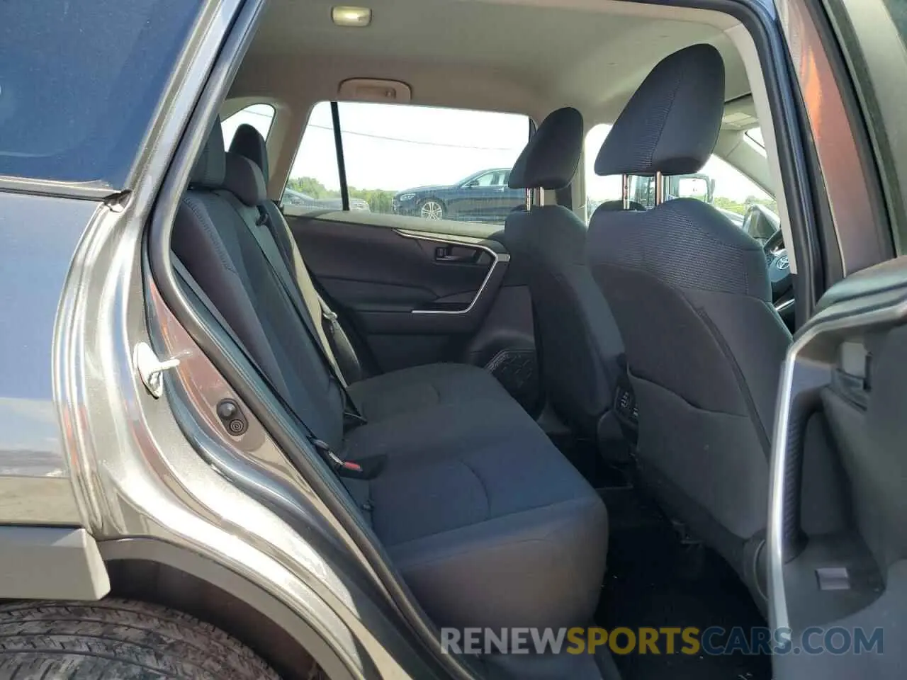 11 Photograph of a damaged car 2T3G1RFV8NC321985 TOYOTA RAV4 2022
