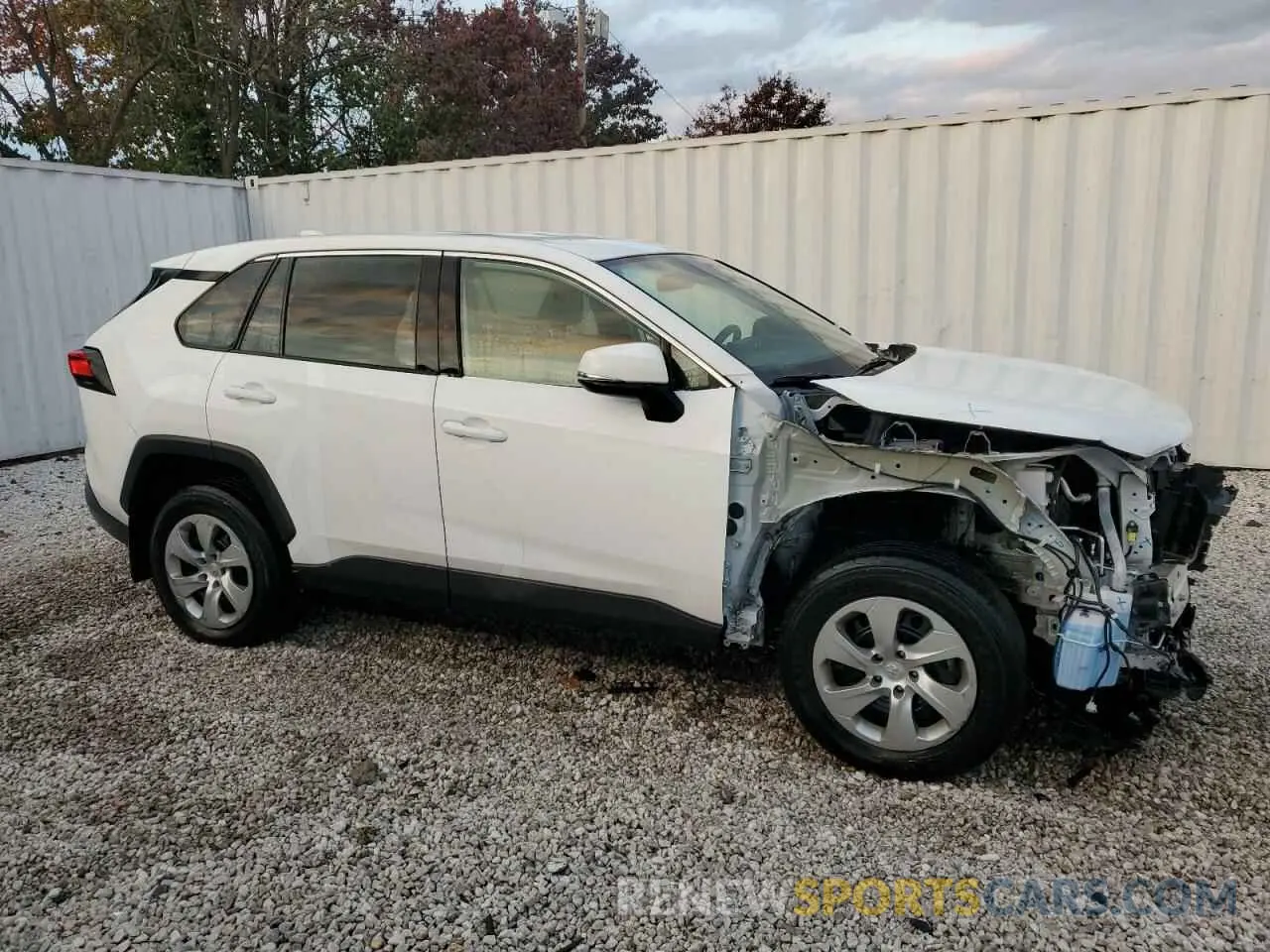 4 Photograph of a damaged car 2T3G1RFV9NW296514 TOYOTA RAV4 2022
