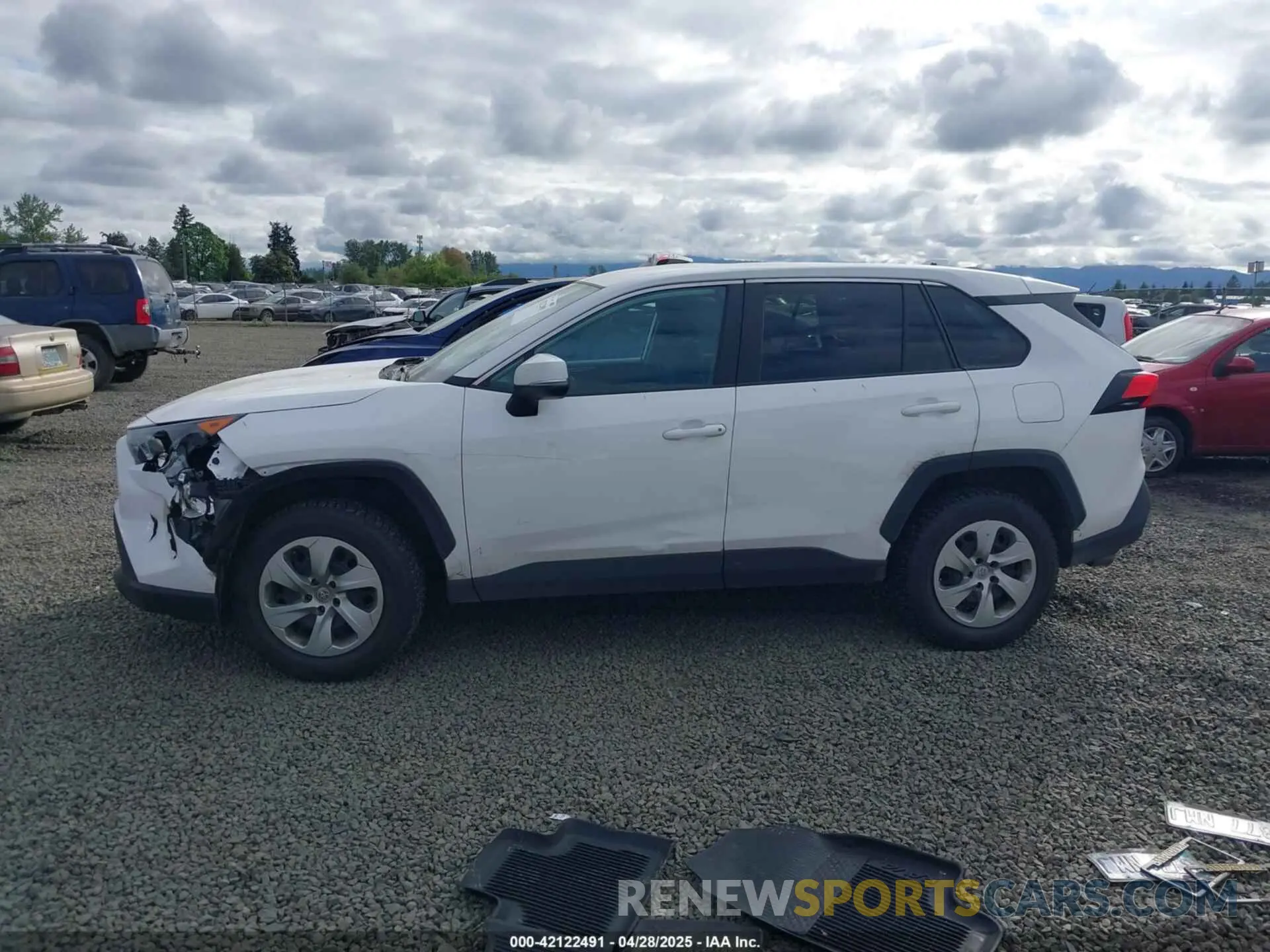 14 Photograph of a damaged car 2T3G1RFVXNC275270 TOYOTA RAV4 2022