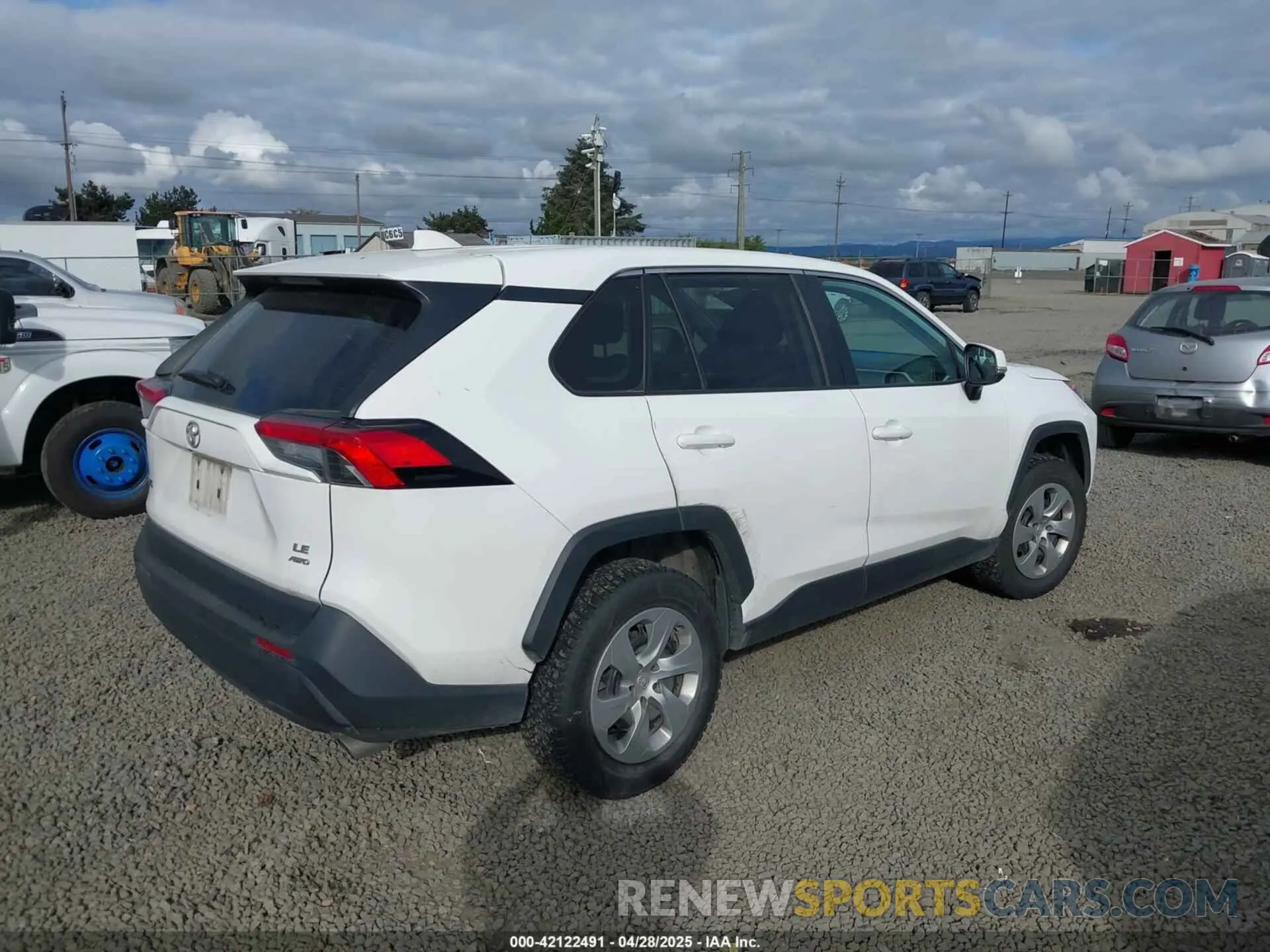 4 Photograph of a damaged car 2T3G1RFVXNC275270 TOYOTA RAV4 2022