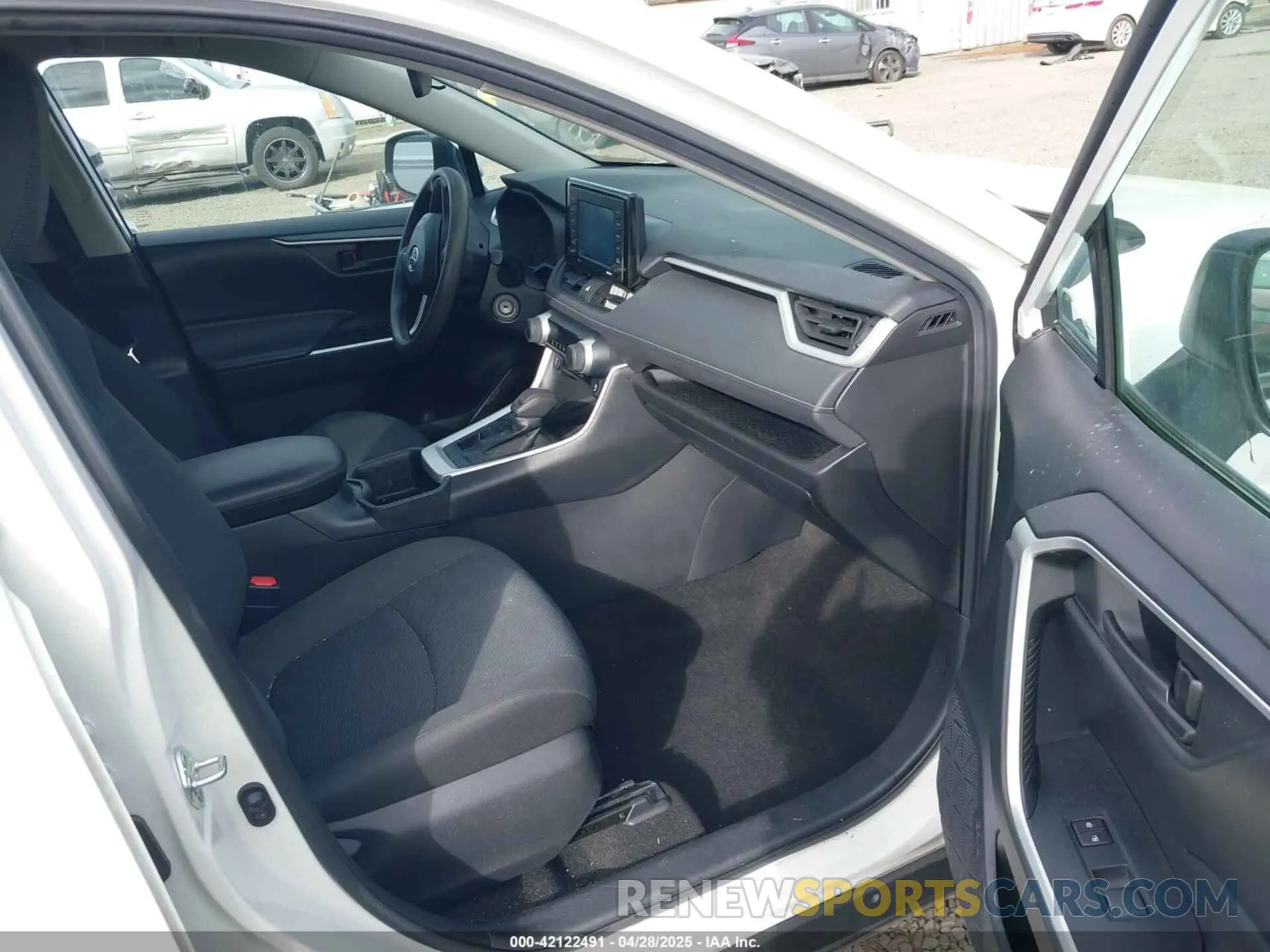5 Photograph of a damaged car 2T3G1RFVXNC275270 TOYOTA RAV4 2022