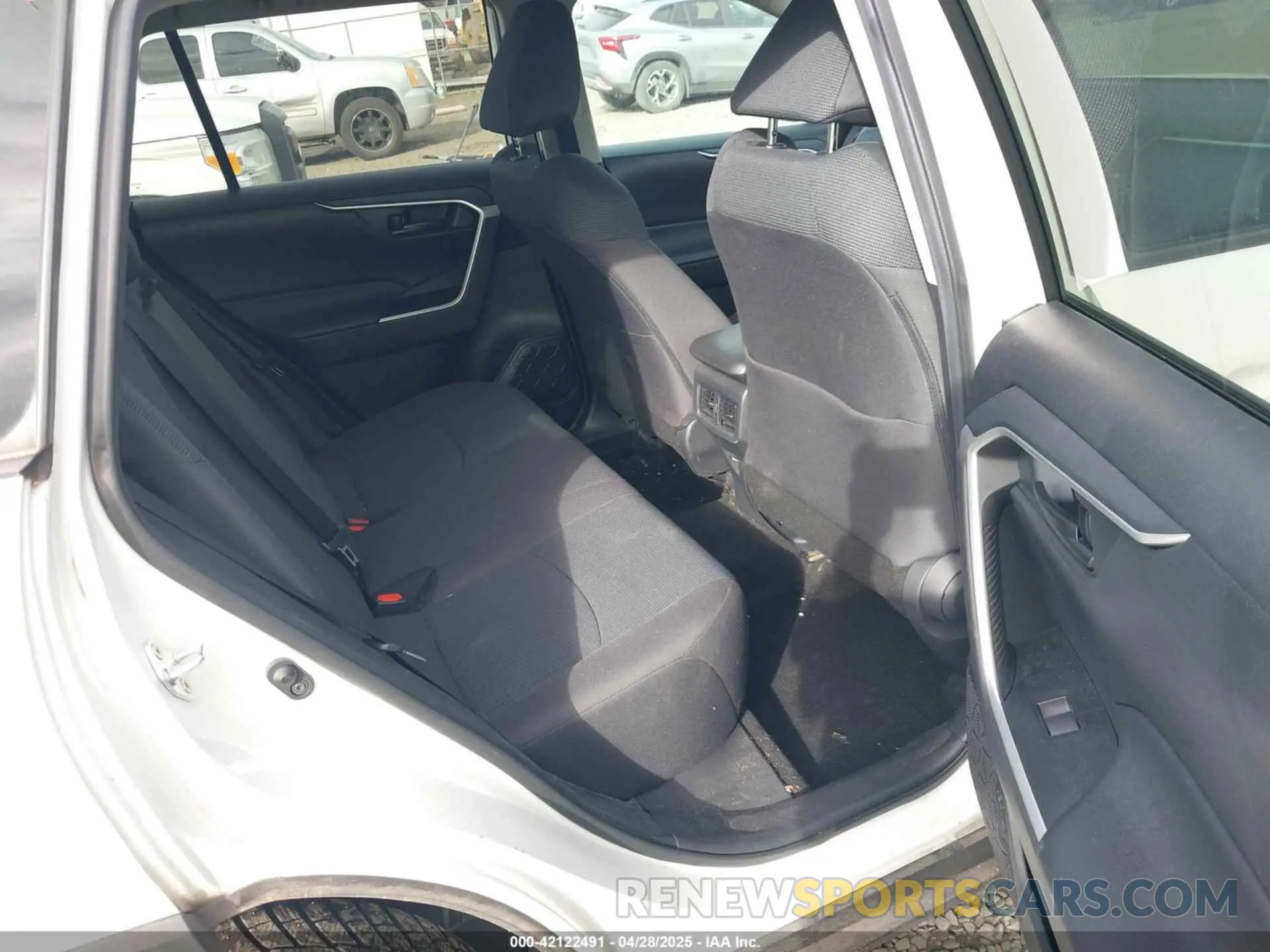 8 Photograph of a damaged car 2T3G1RFVXNC275270 TOYOTA RAV4 2022
