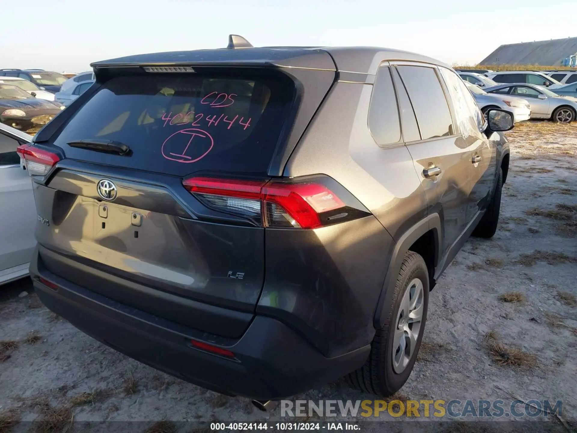 4 Photograph of a damaged car 2T3H1RFV0NC178017 TOYOTA RAV4 2022