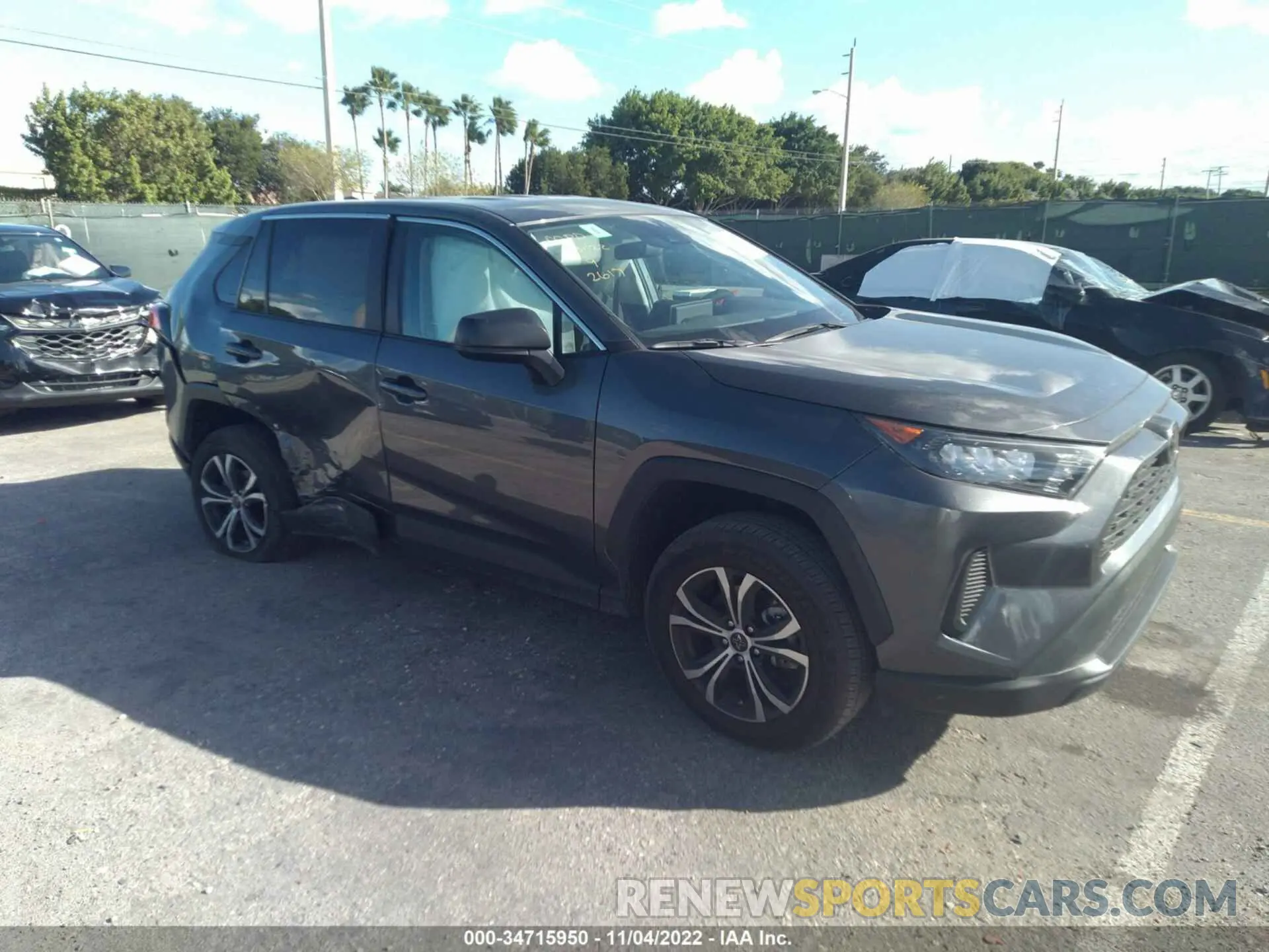 1 Photograph of a damaged car 2T3H1RFV0NC182617 TOYOTA RAV4 2022
