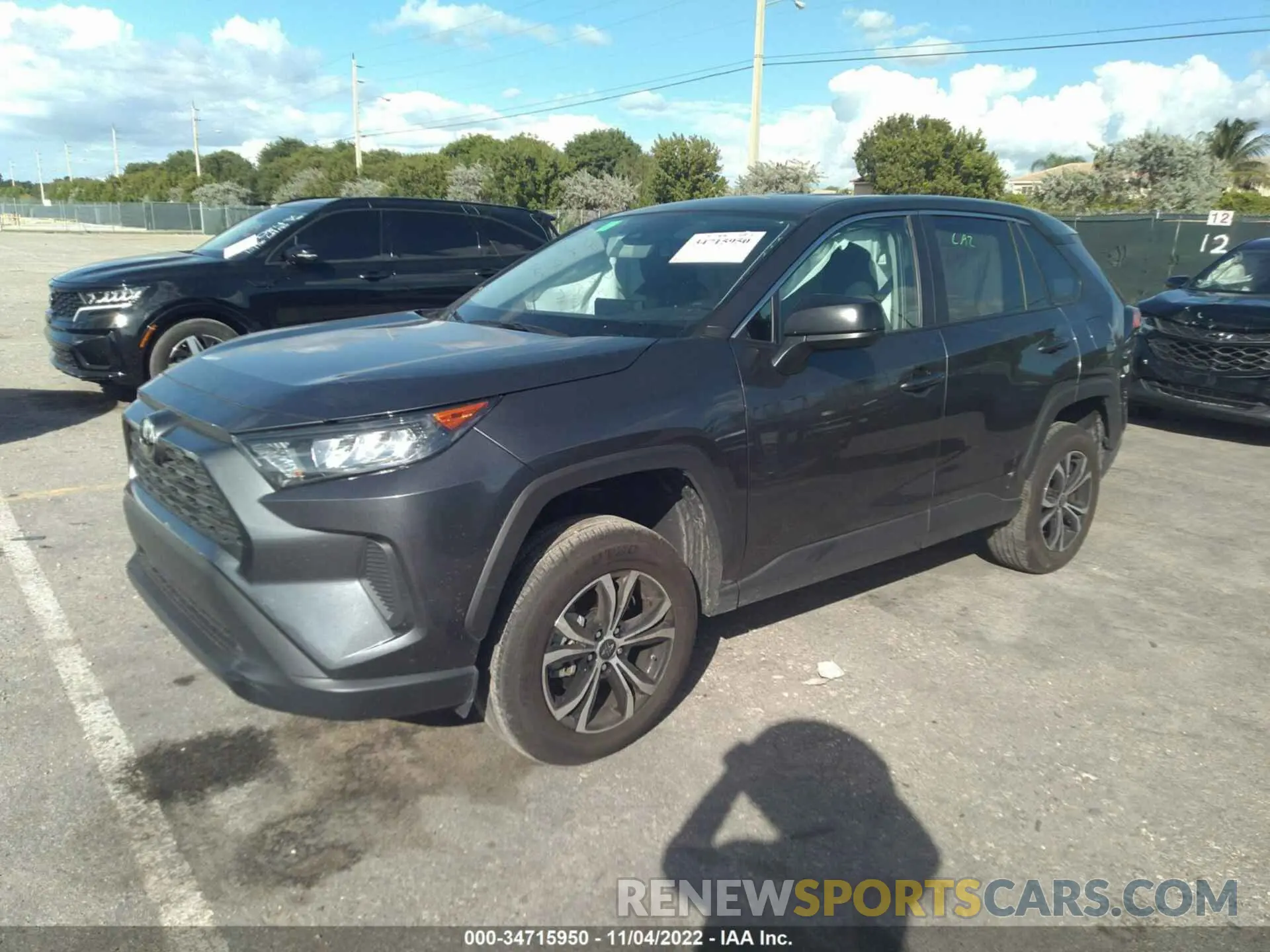 2 Photograph of a damaged car 2T3H1RFV0NC182617 TOYOTA RAV4 2022