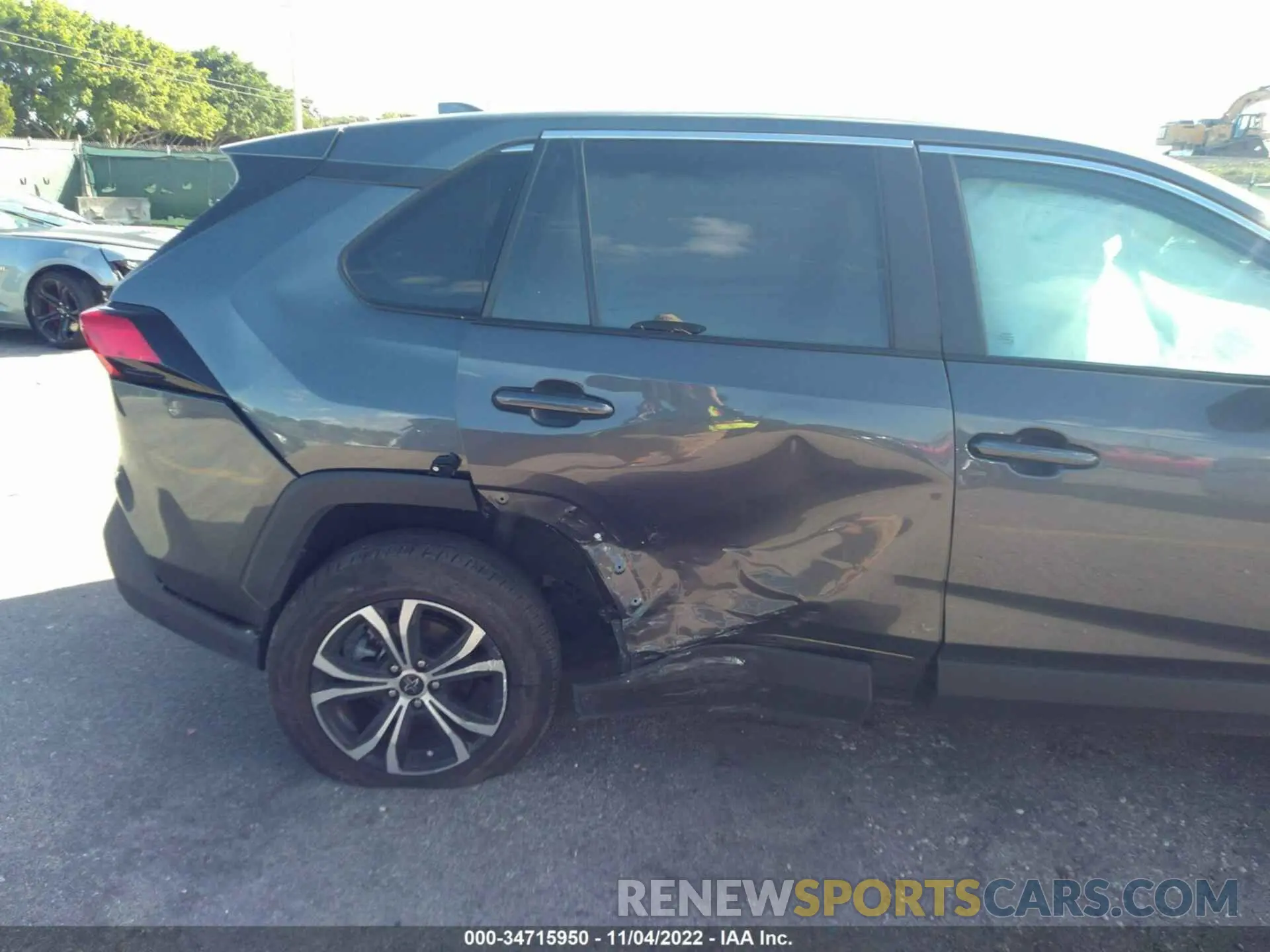 6 Photograph of a damaged car 2T3H1RFV0NC182617 TOYOTA RAV4 2022