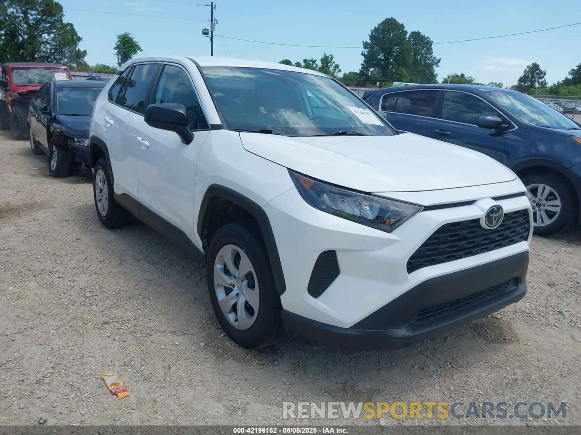 1 Photograph of a damaged car 2T3H1RFV0NC197070 TOYOTA RAV4 2022