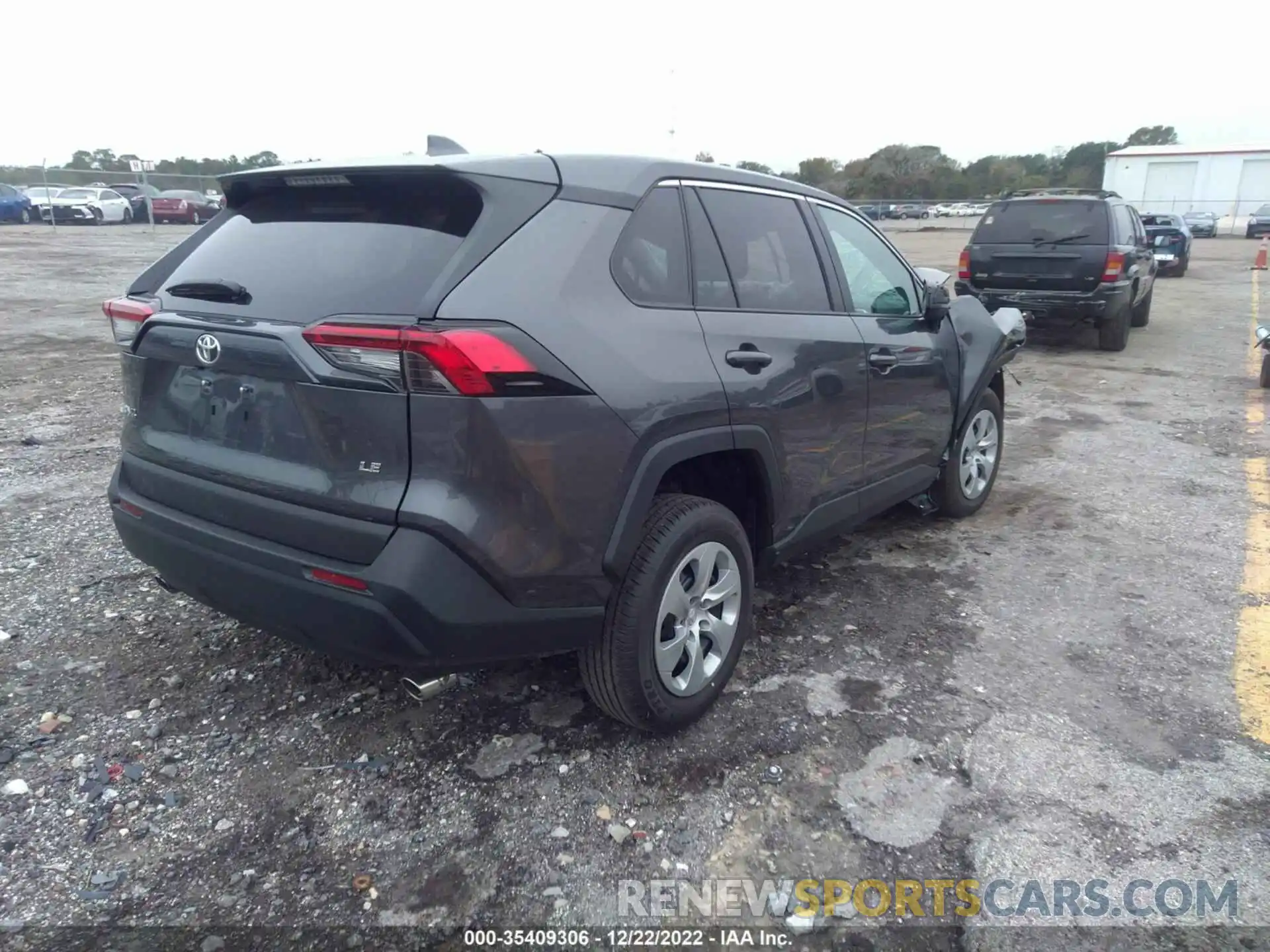 4 Photograph of a damaged car 2T3H1RFV0NC202753 TOYOTA RAV4 2022