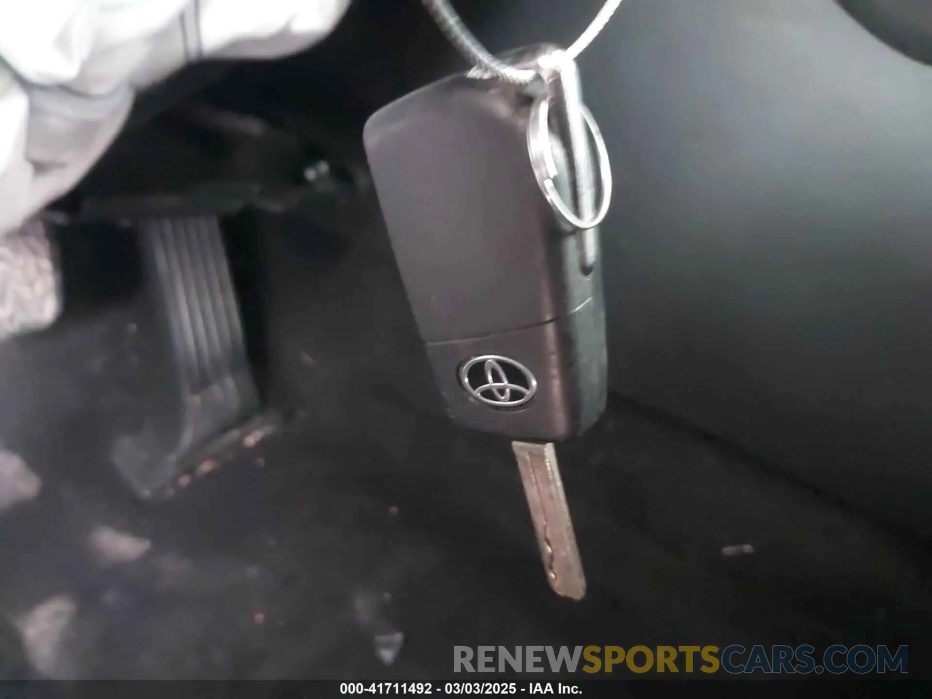 11 Photograph of a damaged car 2T3H1RFV0NW212570 TOYOTA RAV4 2022