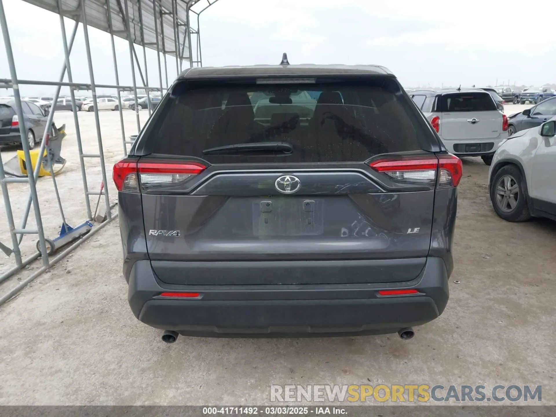 16 Photograph of a damaged car 2T3H1RFV0NW212570 TOYOTA RAV4 2022
