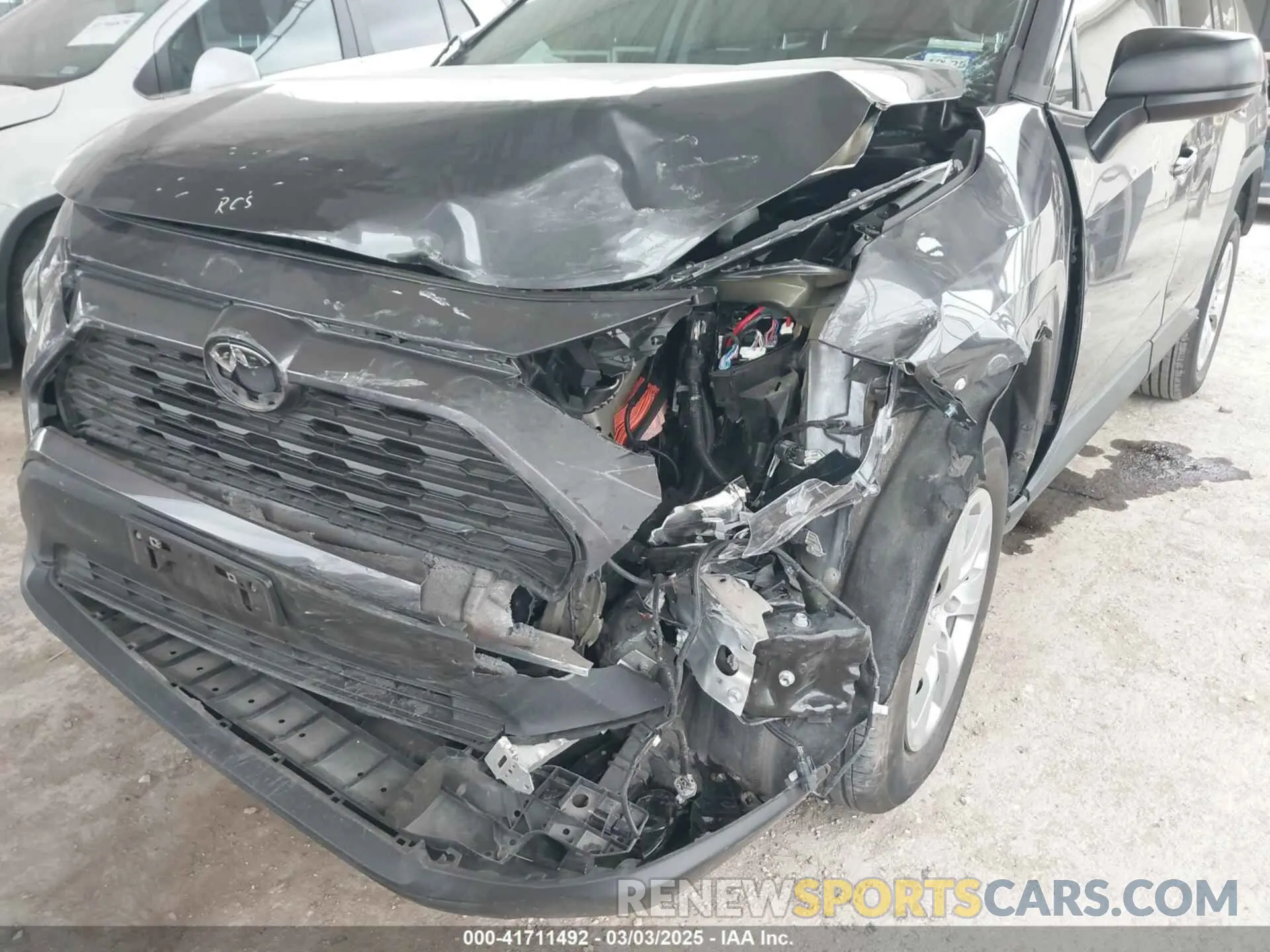 6 Photograph of a damaged car 2T3H1RFV0NW212570 TOYOTA RAV4 2022