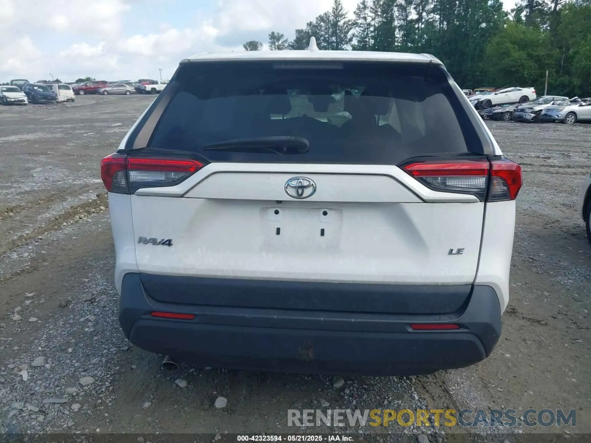 15 Photograph of a damaged car 2T3H1RFV1NC182285 TOYOTA RAV4 2022