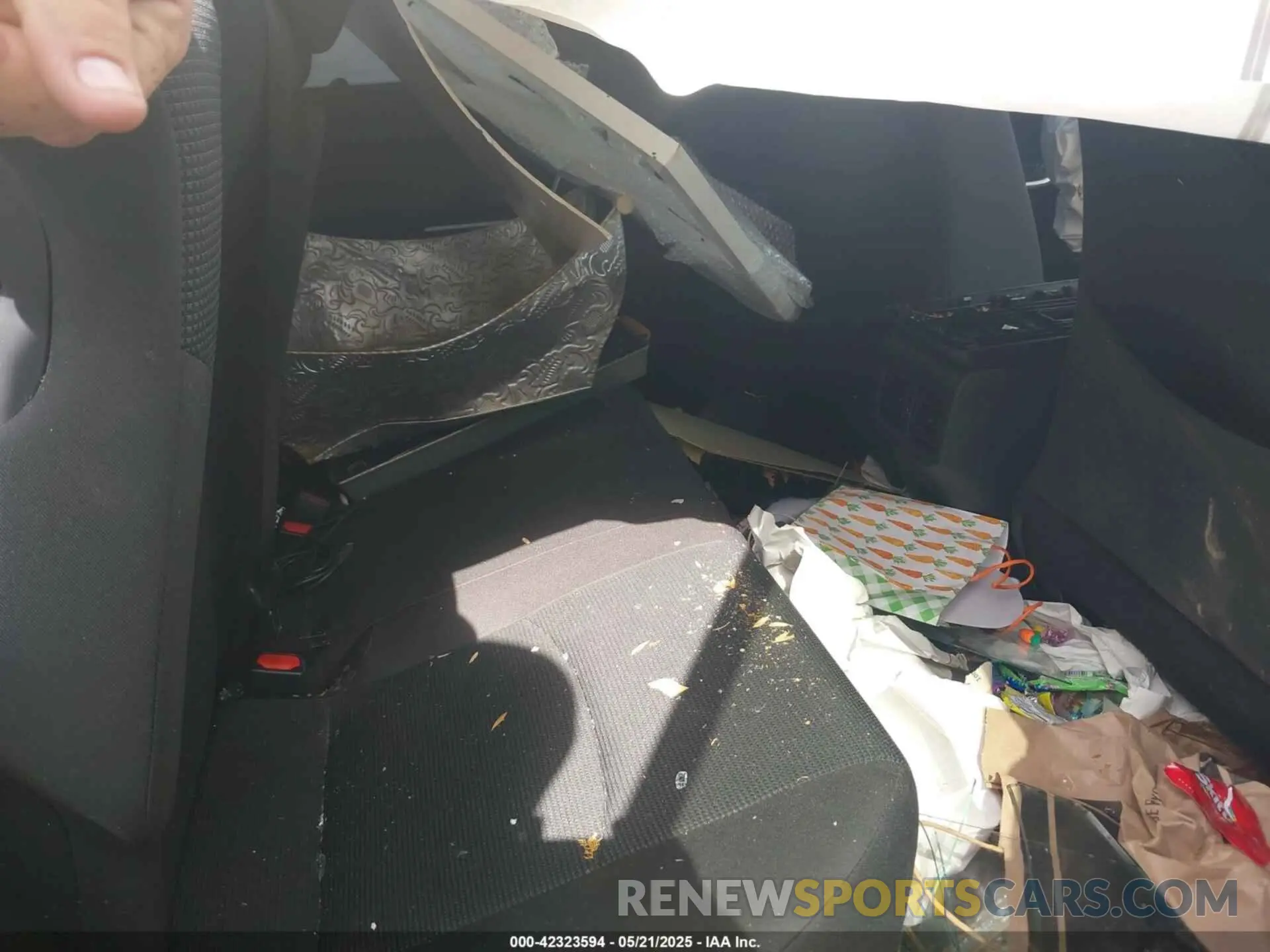8 Photograph of a damaged car 2T3H1RFV1NC182285 TOYOTA RAV4 2022