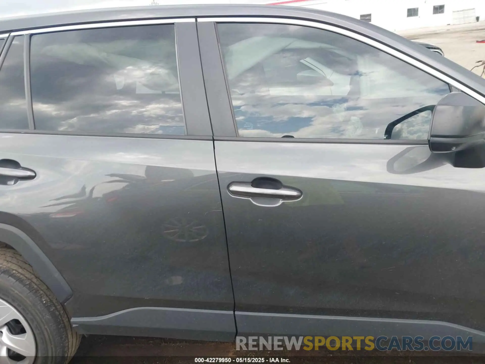 14 Photograph of a damaged car 2T3H1RFV1NW233167 TOYOTA RAV4 2022