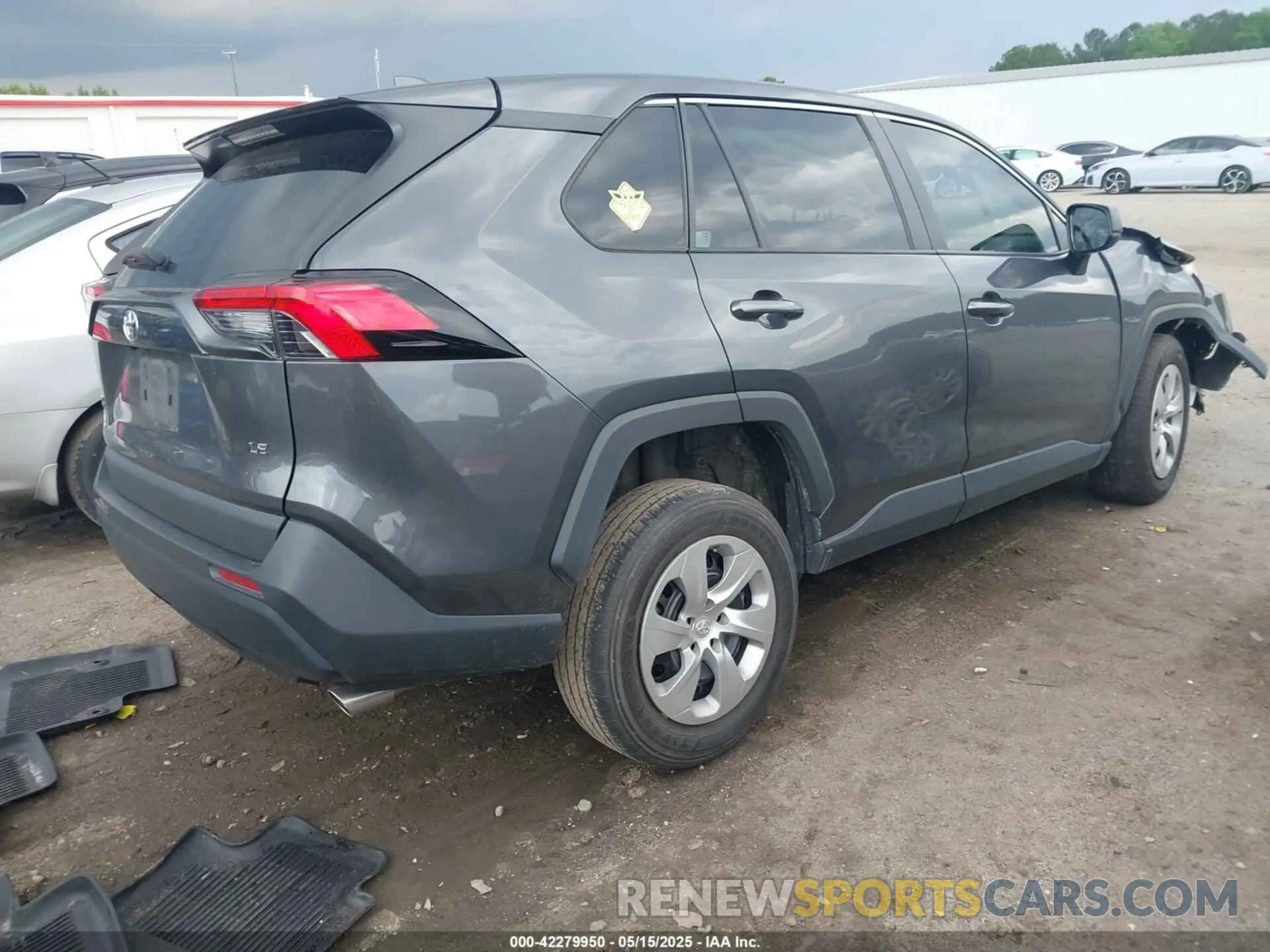 4 Photograph of a damaged car 2T3H1RFV1NW233167 TOYOTA RAV4 2022